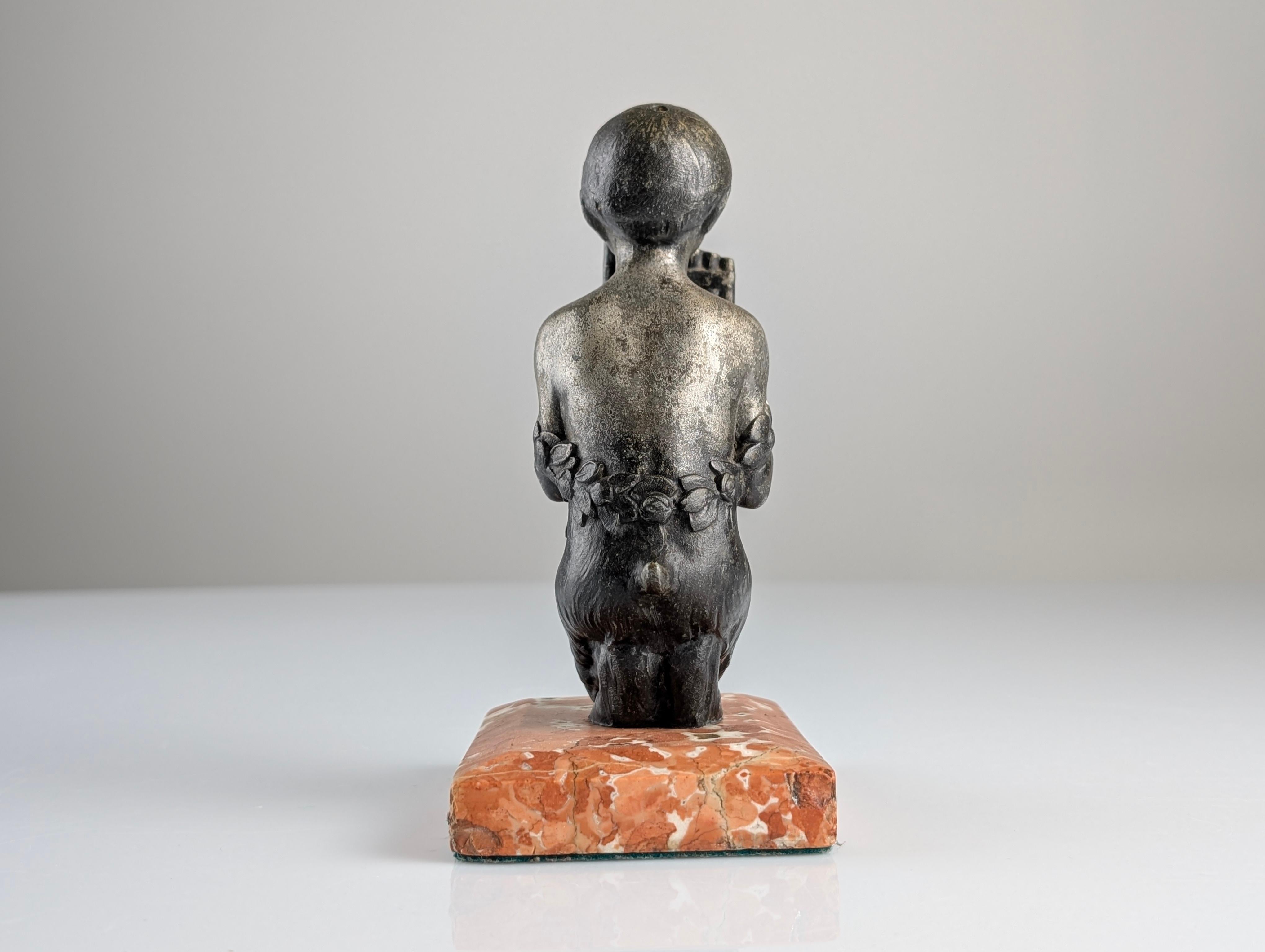 Scultura Art Deco di giovane fauno con flauto di Pan degli anni '20 in vendita 1
