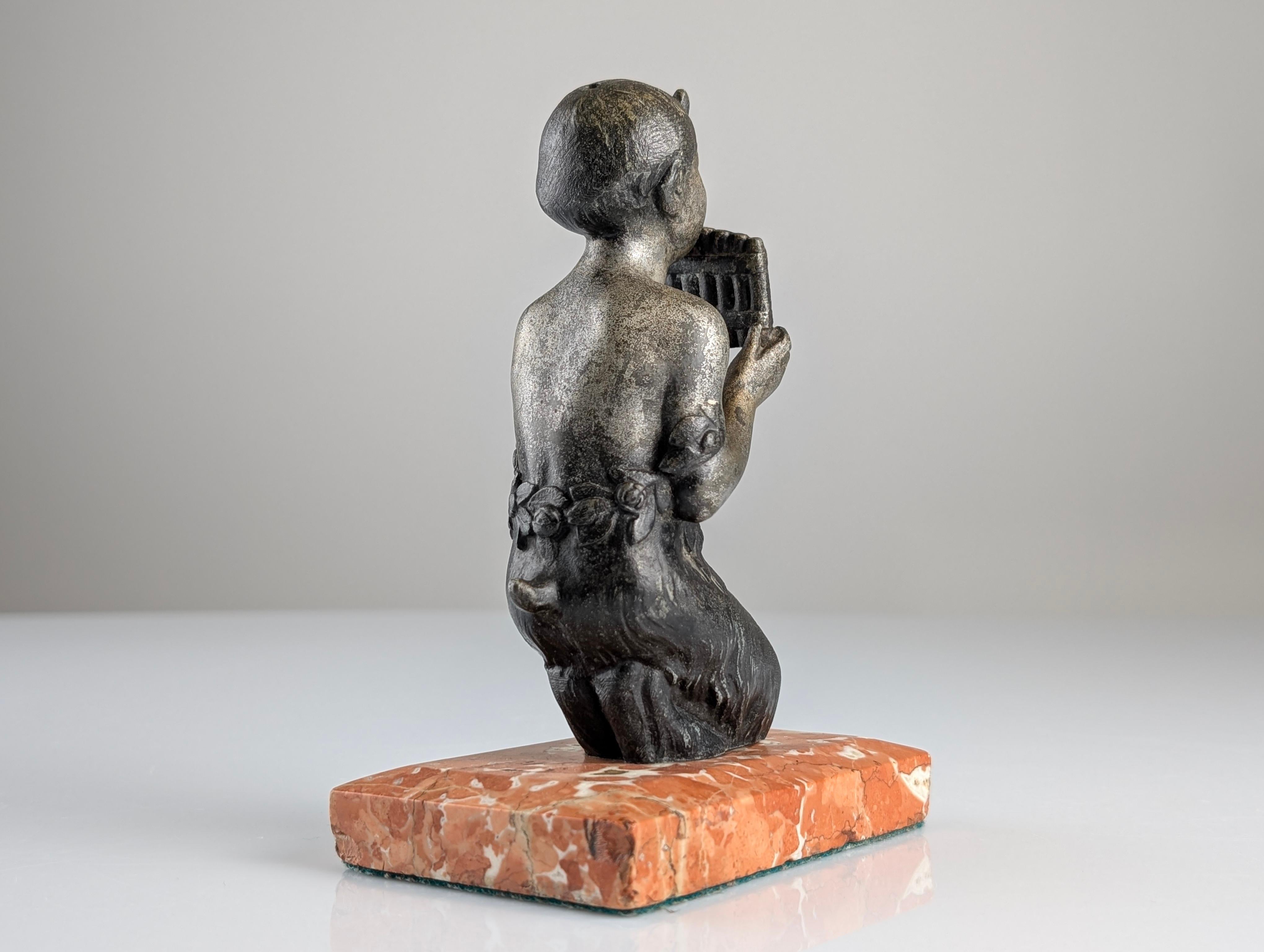 Scultura Art Deco di giovane fauno con flauto di Pan degli anni '20 in vendita 2