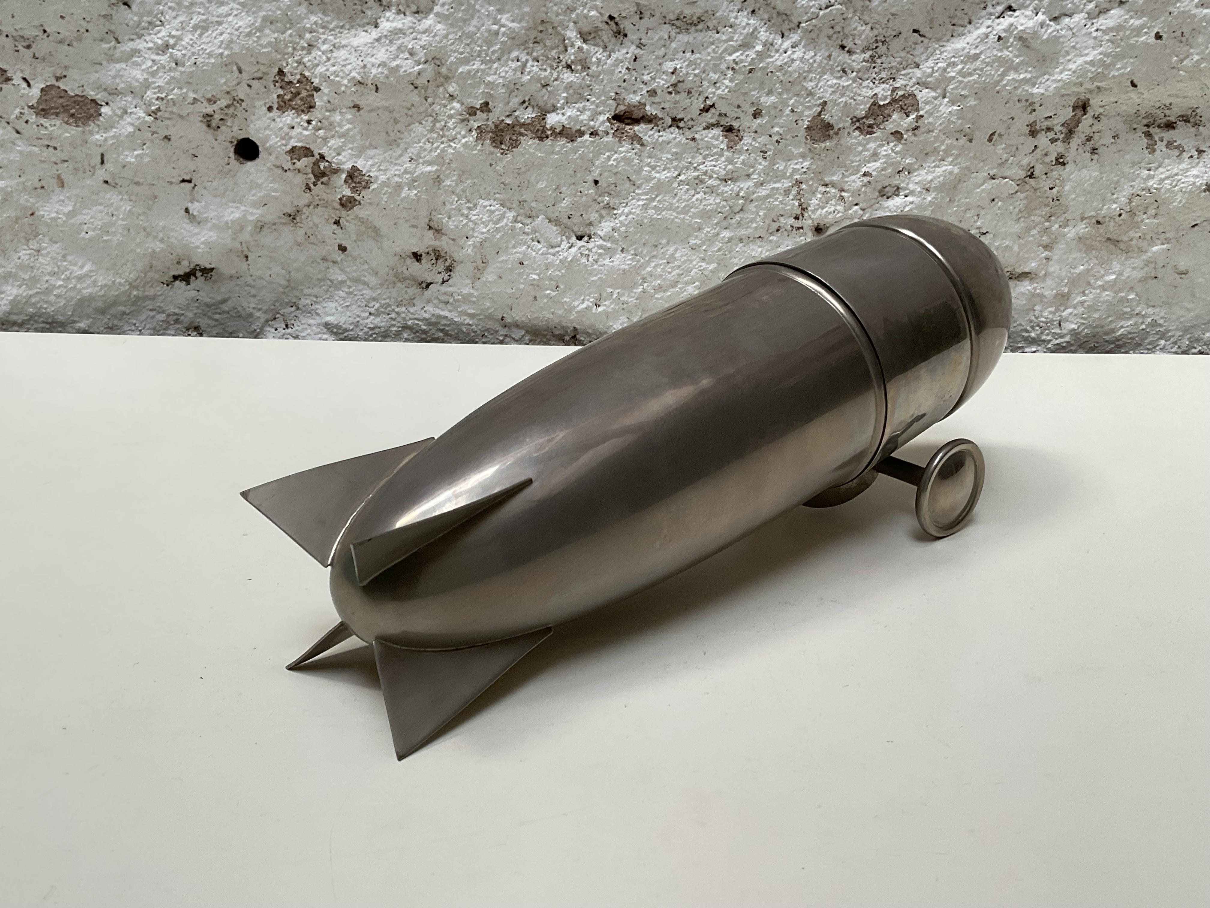 Art Deco Zeppelin Cocktail Shaker, verchromtes Metall, Mitteleuropa im Angebot 5