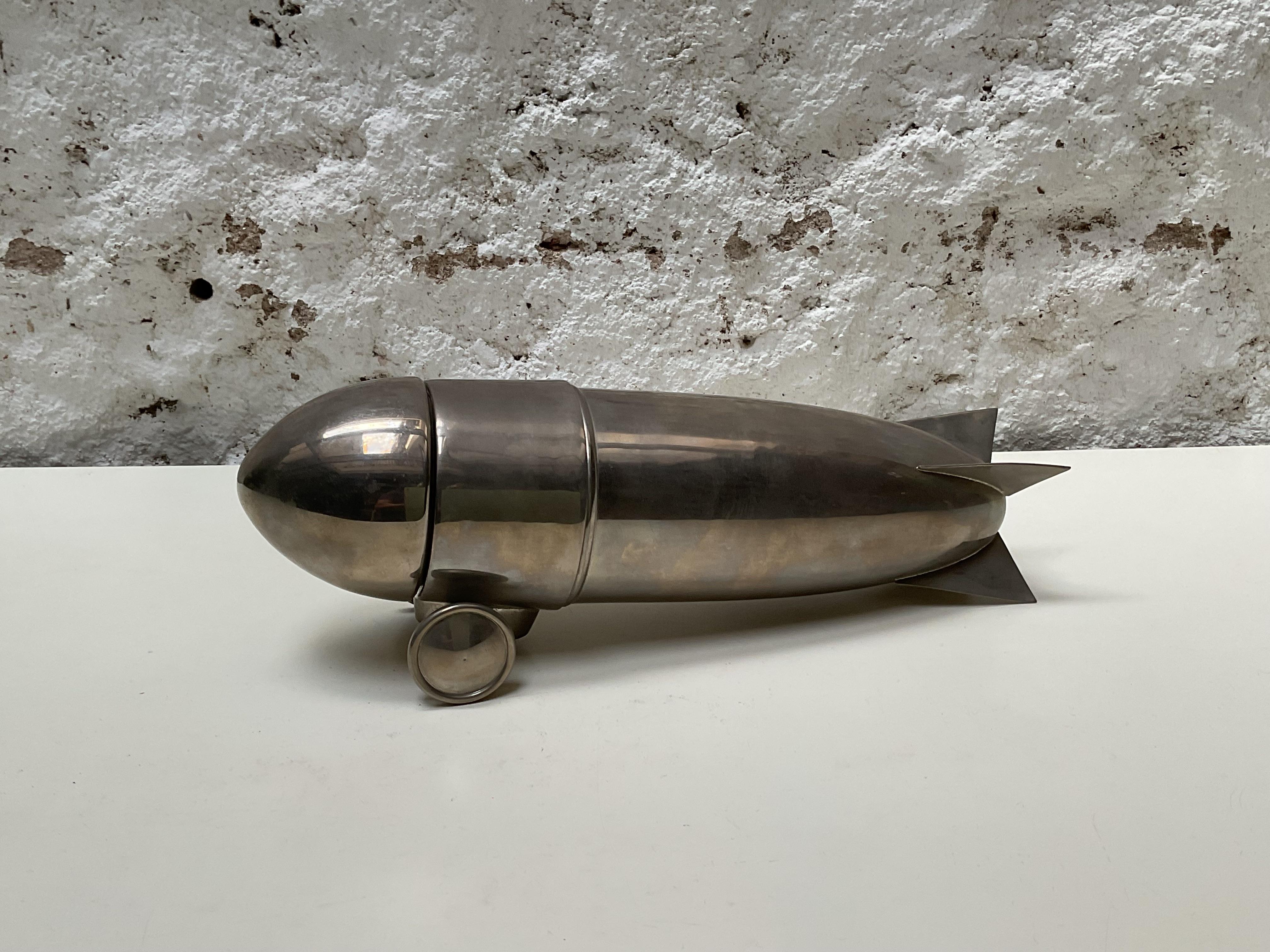 Art Deco Zeppelin Cocktail Shaker, verchromtes Metall, Mitteleuropa im Angebot 6