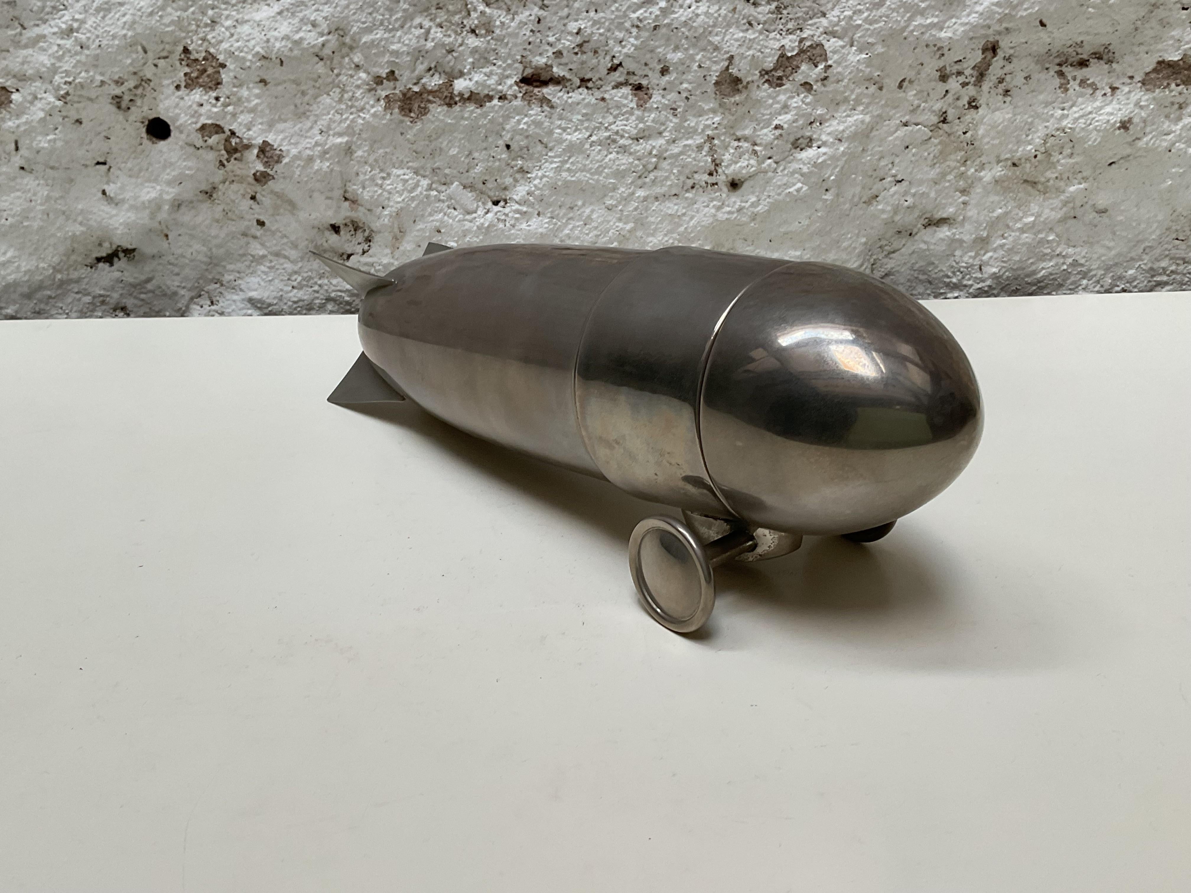 Art Deco Zeppelin Cocktail Shaker, verchromtes Metall, Mitteleuropa im Zustand „Gut“ im Angebot in Barcelona, ES