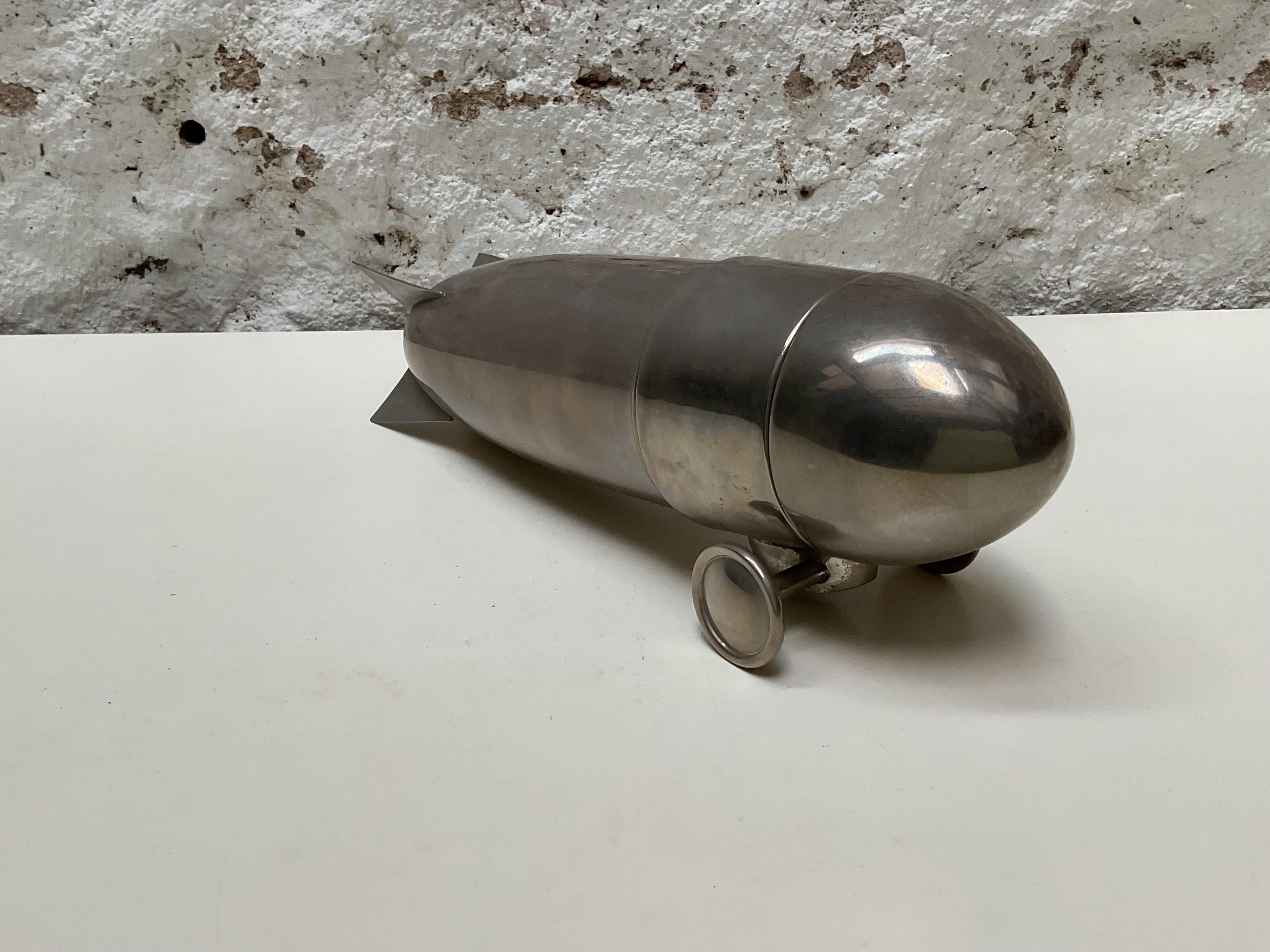 Art Deco Zeppelin Cocktail Shaker, verchromtes Metall, Mitteleuropa (Mitte des 20. Jahrhunderts) im Angebot