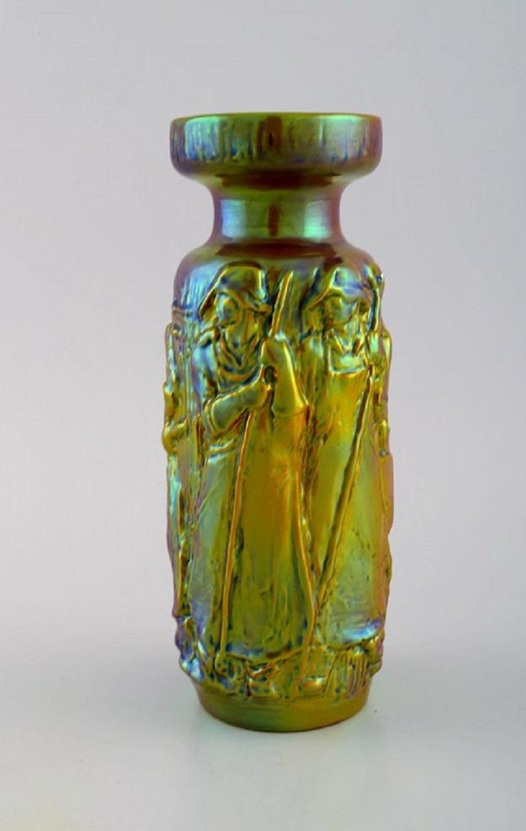 Vase „Zsolnay“ aus glasierter Keramik im Art déco-Stil, Modell mit Arbeitern (Ungarisch) im Angebot