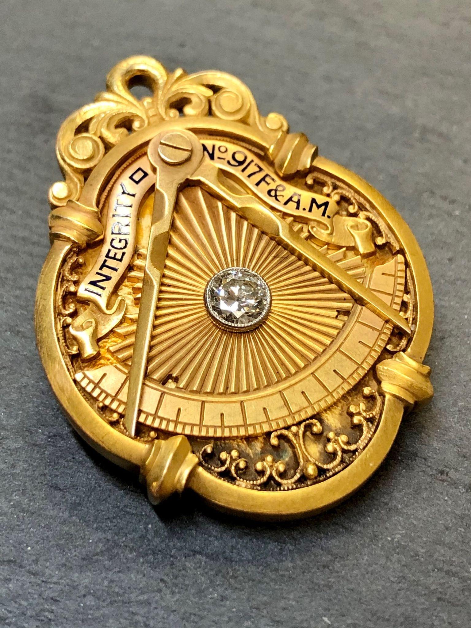 Round Cut Vintage Art Deco 18K Diamond Masonic Award Pin Brooch For Sale
