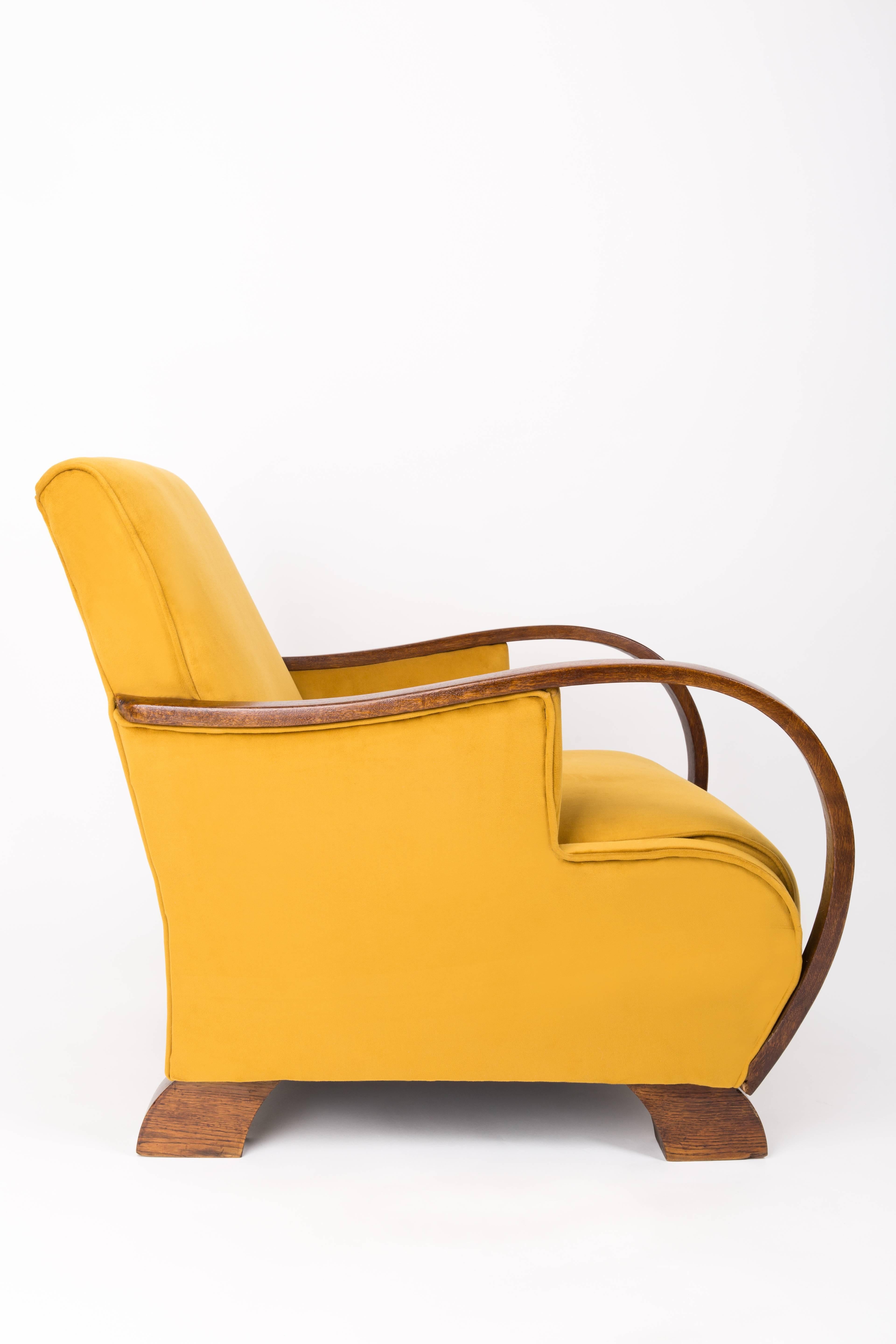 Gelber großer Vintage-Sessel im Art déco-Stil, 1920er Jahre (Samt) im Angebot