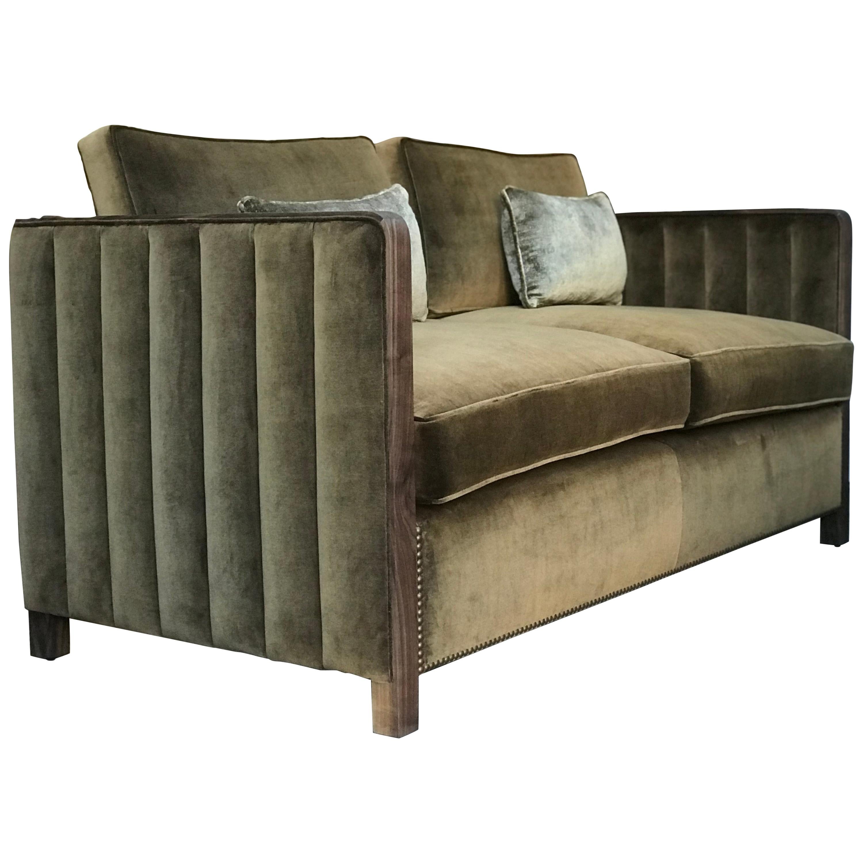 Art Deco-inspiriertes Amor-Sofa aus schwarzem amerikanischem Nussbaum und luxuriösem Bronzesamt