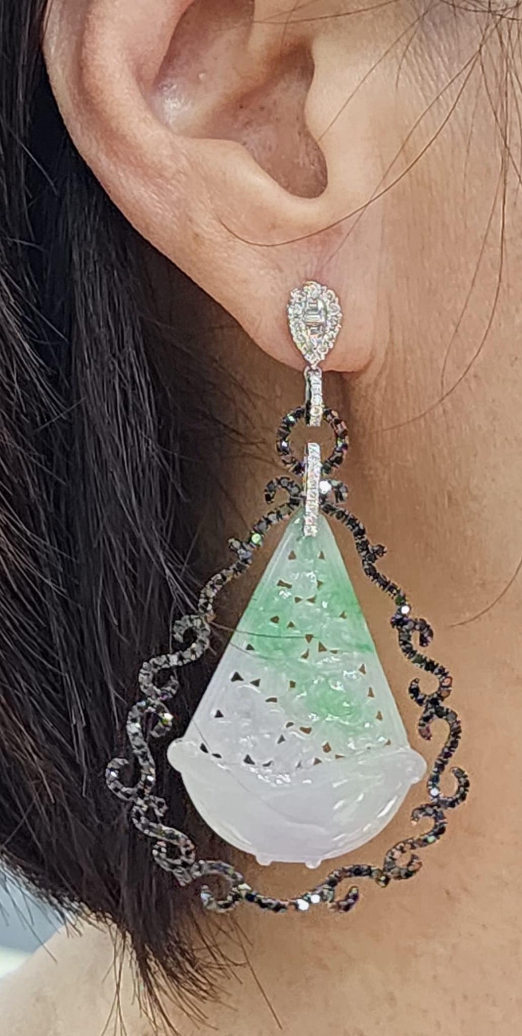Boucles d'oreilles en goutte Art déco en or 18 carats avec diamants et jadéite de 63,70 carats Neuf - En vente à Hong Kong, HK