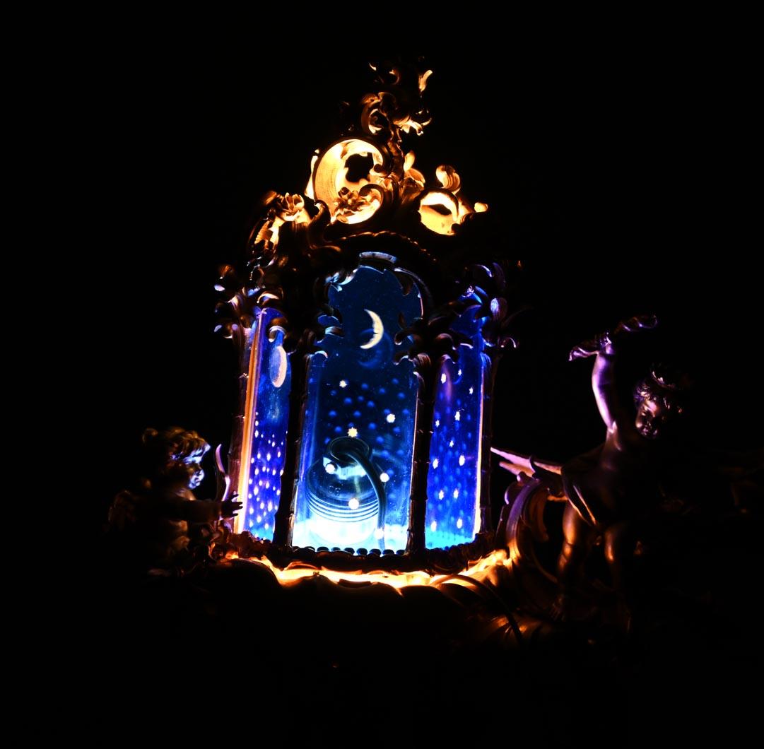 Rococo Fonderie d'art de Johann HERZNER (attribué à), Lanterne à riche décor rococo. en vente