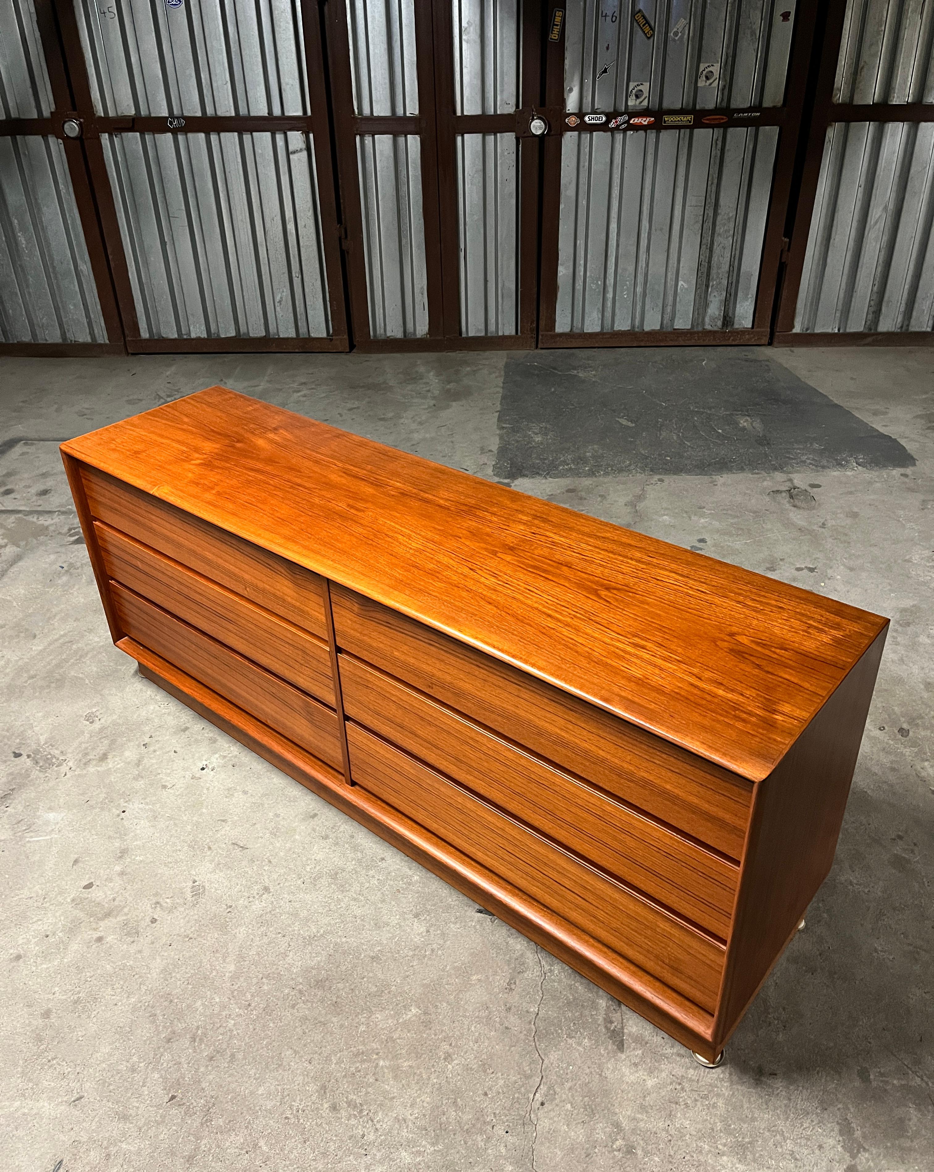 Stylish and minimalistic clean lined teak Danish Mid-Century Modern dresser by Art Furn (1960s). Outfitted with very spacious six dovetail-jointed drawers on each side of the case piece. This piece would fit perfectly in any mid-century style