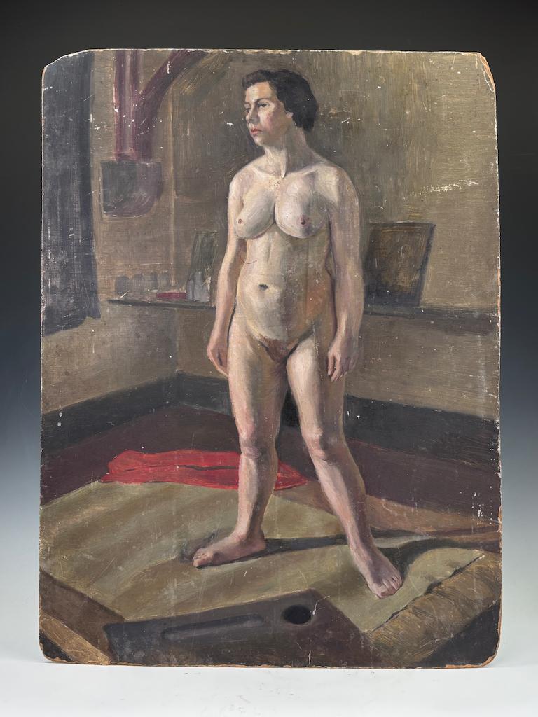 Geoffrey Underwood - Stehender weiblicher Akt im Studio (um 1950)
Dieser stehende weibliche Akt des britischen Künstlers Geoffrey Underwood (1927-2000) ist ein Porträt von unaufdringlicher Eleganz, das sowohl die Gelassenheit als auch die rohe
