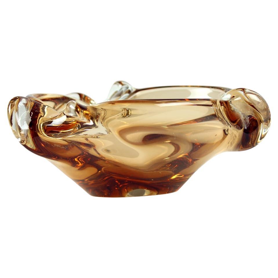 Art Glass Amber Bowl by Jan Beranek for Skrdlovice, Czechoslovakia, circa 1960 For Sale