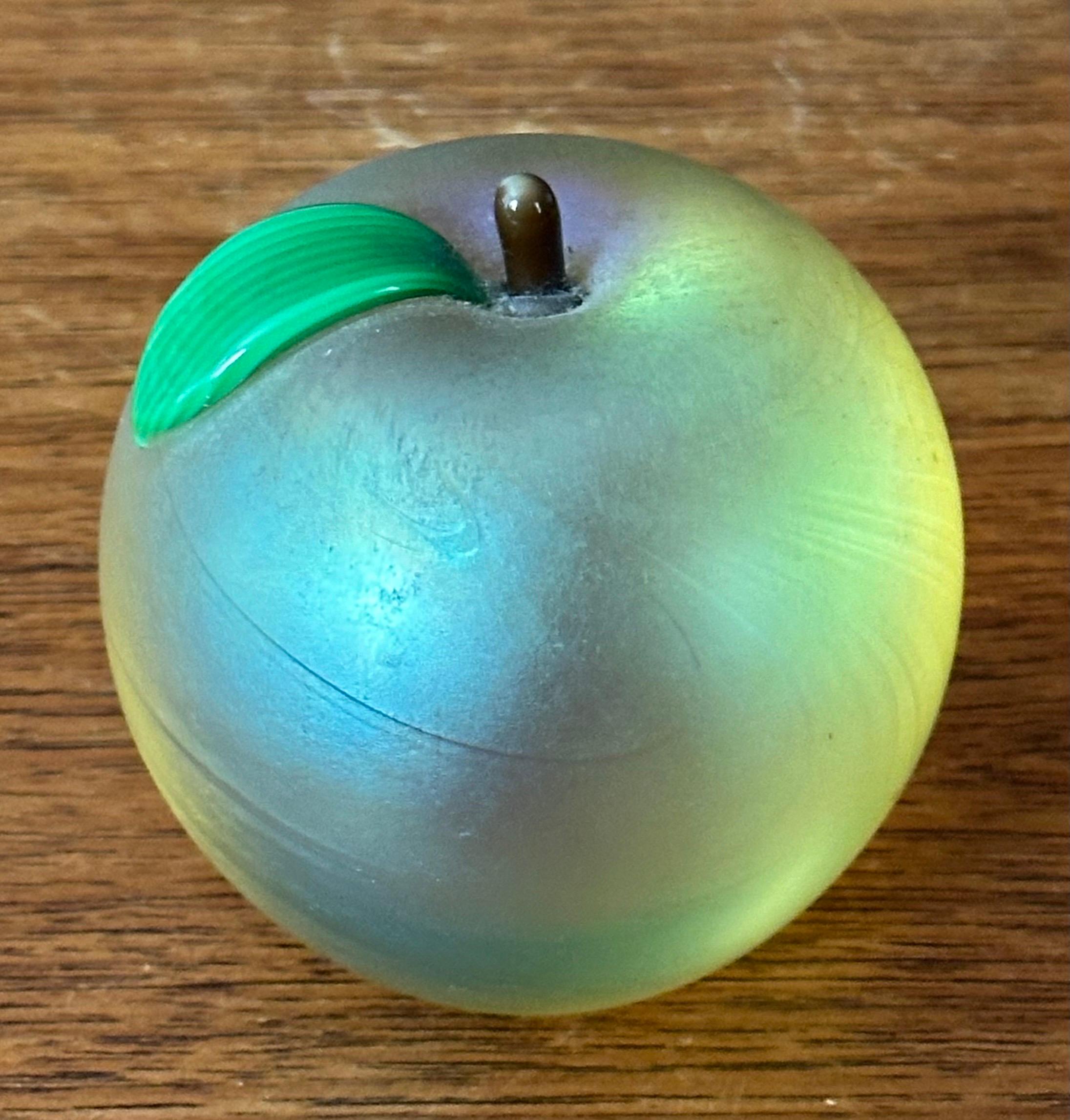 Escultura de vidrio artístico Manzana / Pisapapeles de Orient & Flume Vidrio artístico en venta
