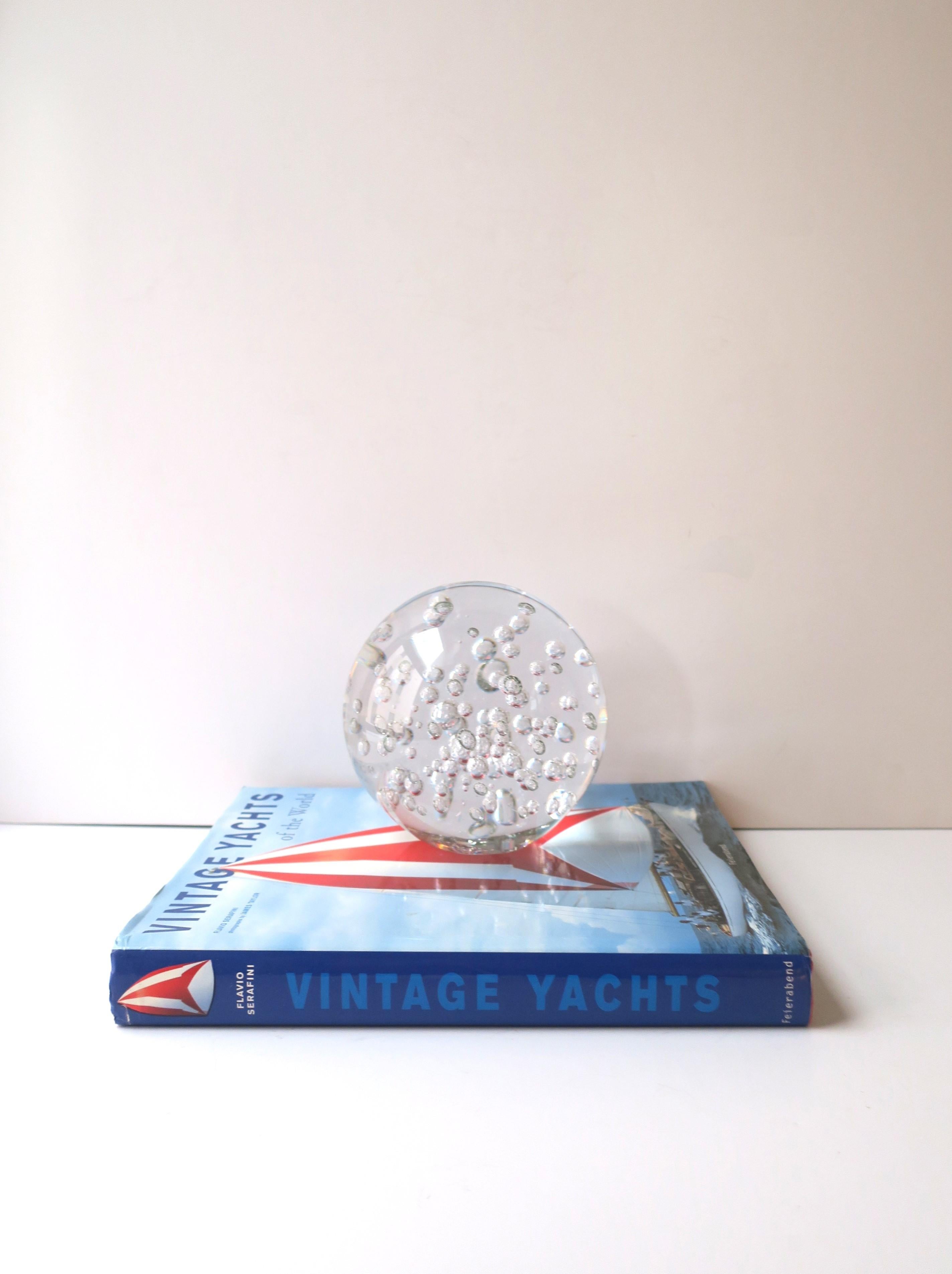 Kunstglaskugel Kugel mit Blasendesign, groß im Zustand „Hervorragend“ im Angebot in New York, NY