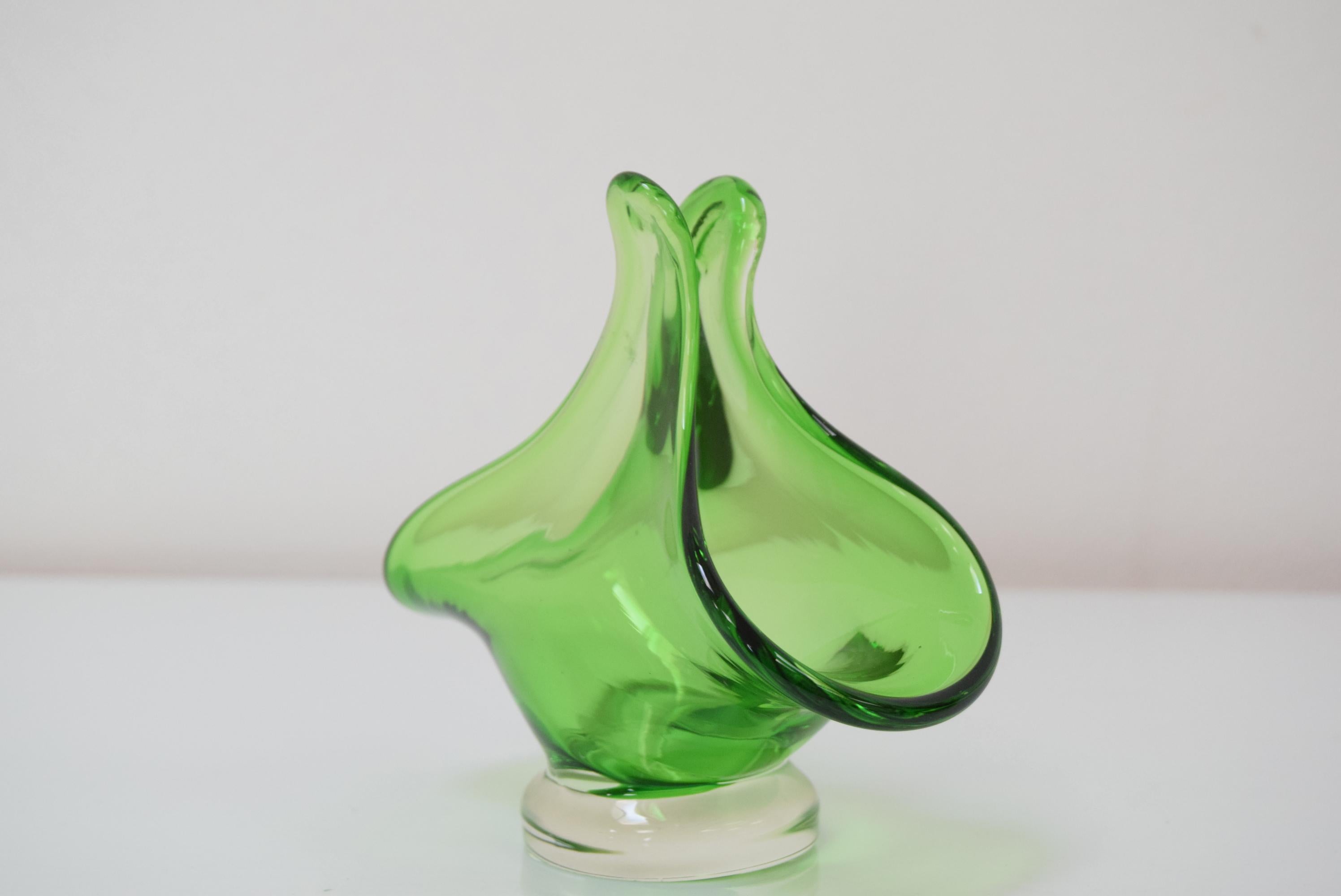 Made in Czechoslovakia
Made of art glass
Re-polished
Original condition.