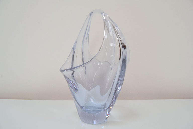 Made in Czechoslovakia
Made of art glass
Re-polished
Original condition.