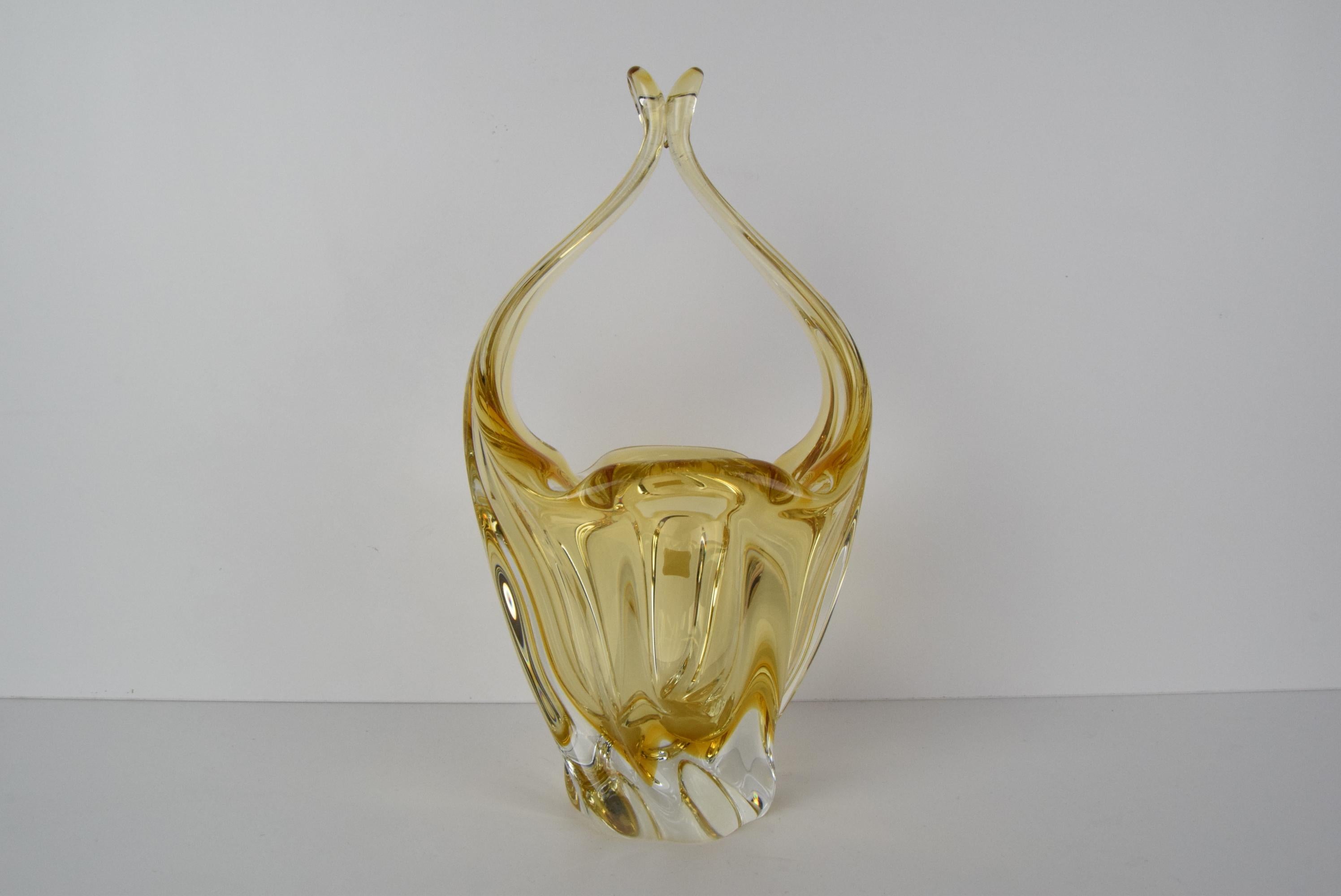 Kunstglaskorb/ Egermann, Glaswerk Novy Bor, Tschechoslowakei, ca. 1980er Jahre.  (Glaskunst) im Angebot