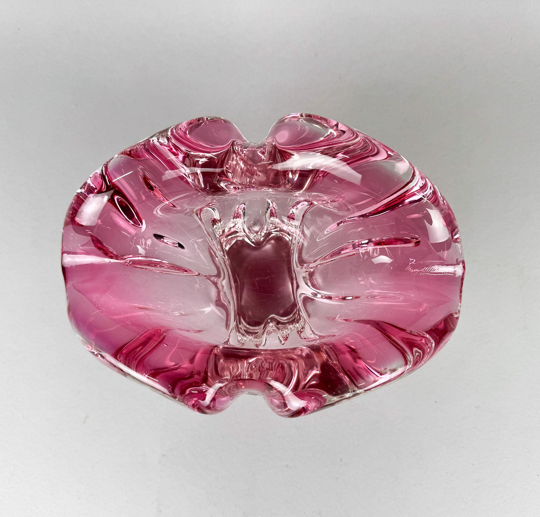 Cuenco de vidrio artístico del diseñador Josef Hospodka para Chribska Glassworks, años 60 Checo en venta