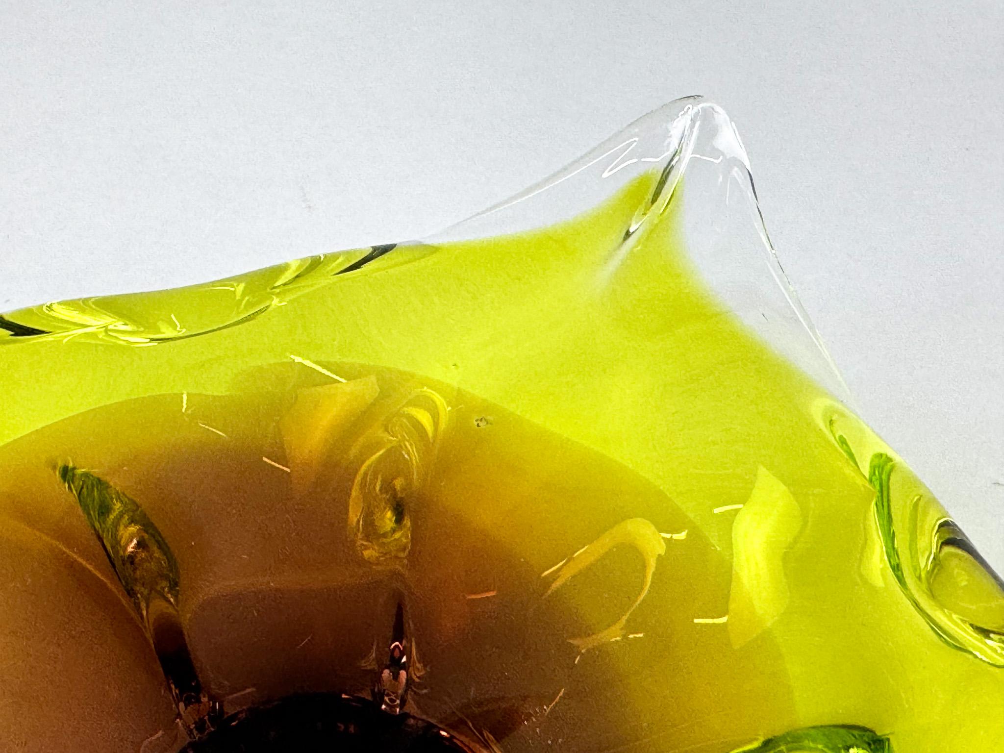 Cuenco de vidrio artístico del diseñador Josef Hospodka para Chribska Glassworks, años 60 siglo XX en venta