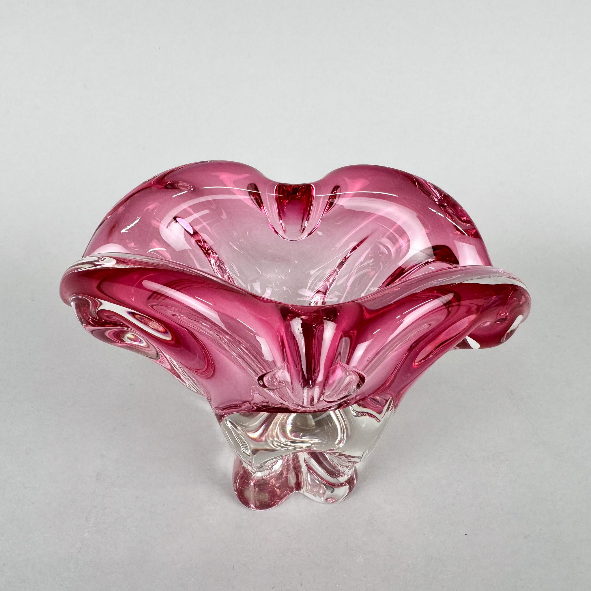 Cuenco de vidrio artístico del diseñador Josef Hospodka para Chribska Glassworks, años 60 Vidrio artístico en venta
