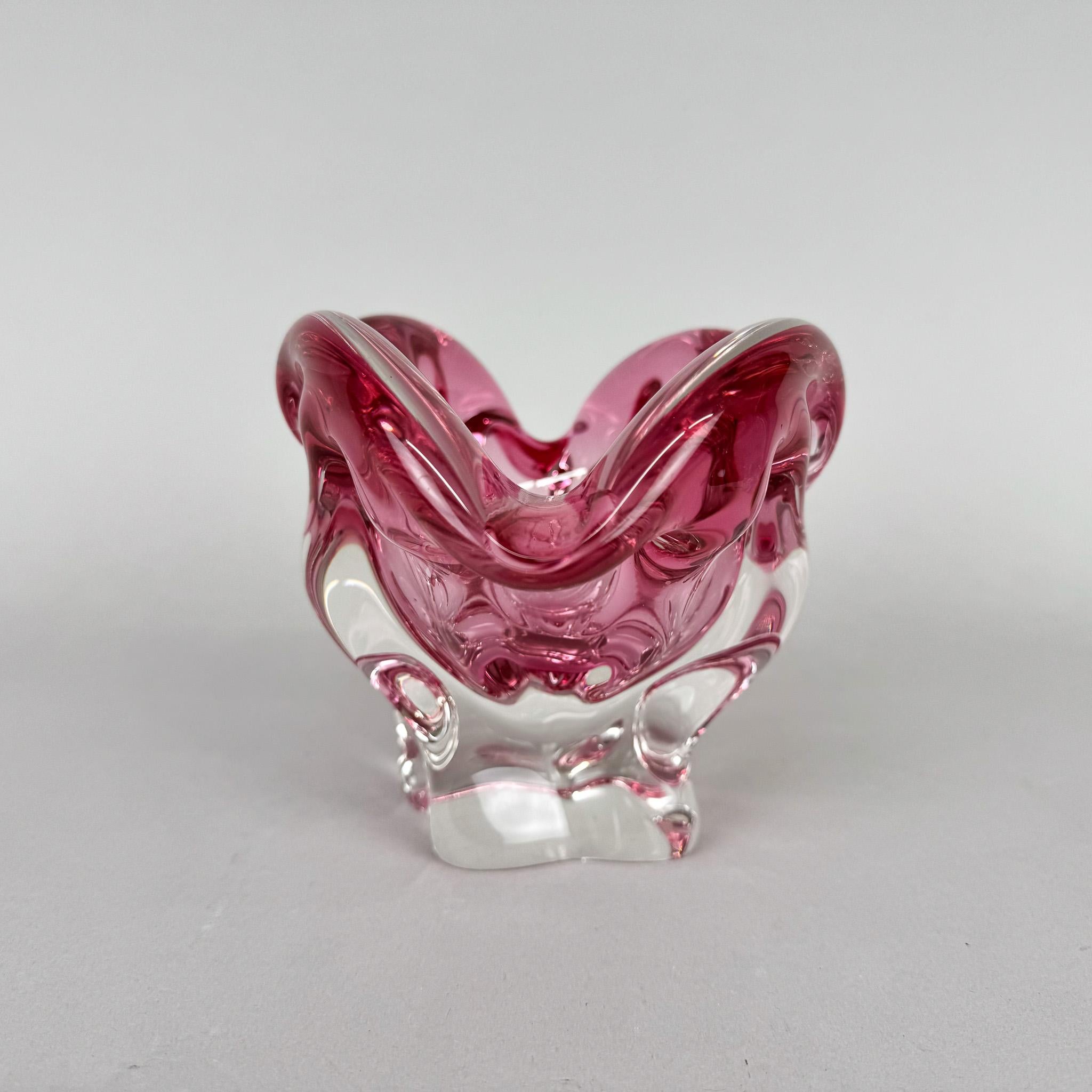Cuenco de vidrio artístico del diseñador Josef Hospodka para Chribska Glassworks, años 60 en venta 1