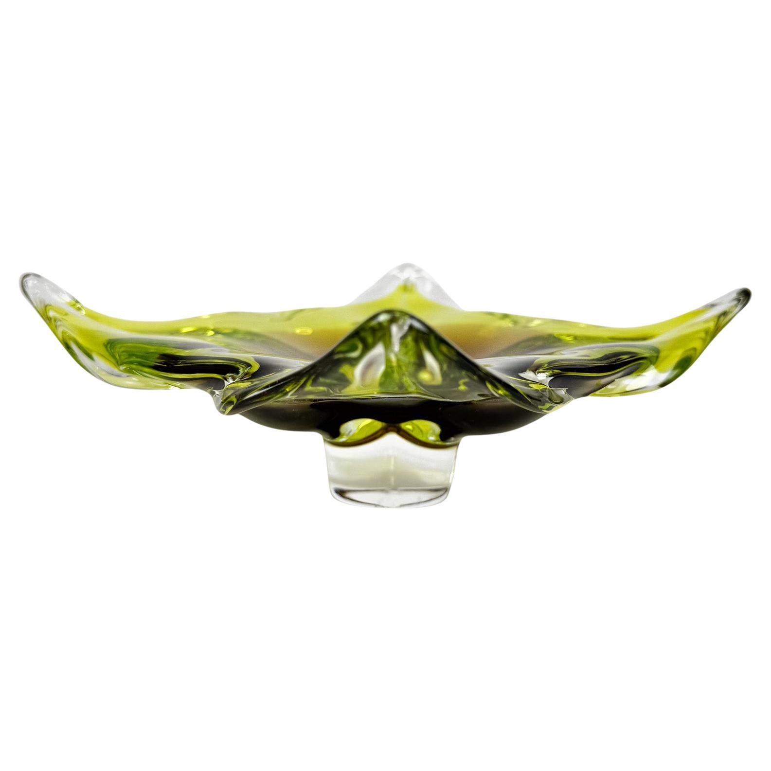 Cuenco de vidrio artístico del diseñador Josef Hospodka para Chribska Glassworks, años 60 en venta