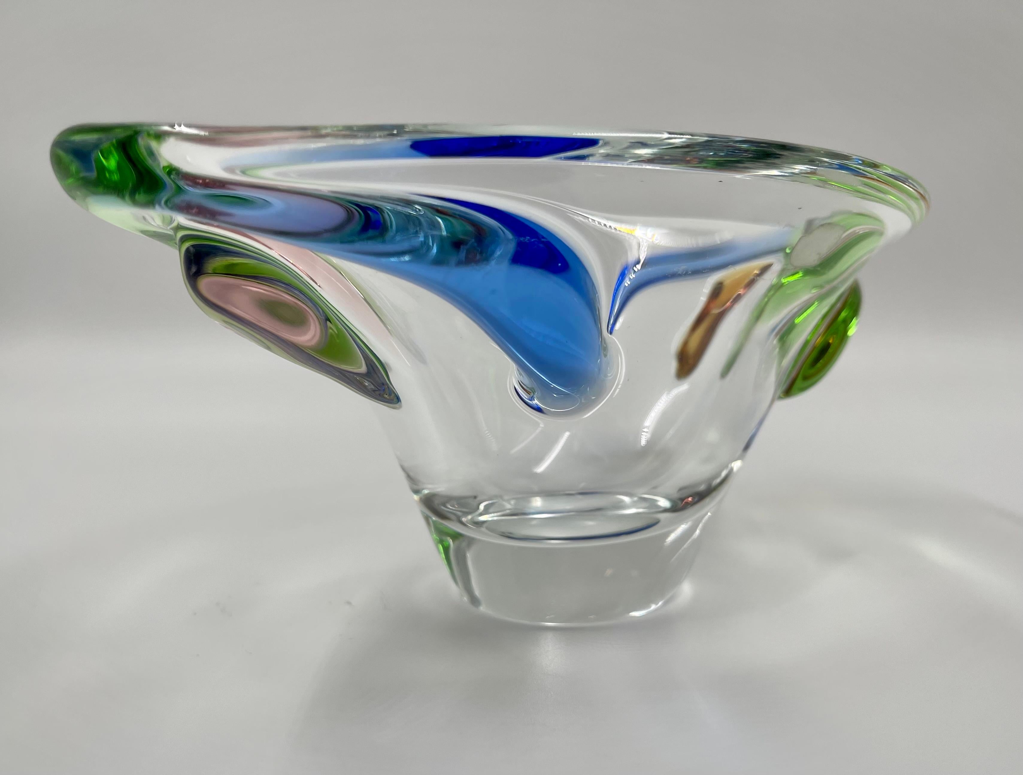 This exquisite midcentury art glass bowl is a true masterpiece, designed by the renowned Frantisek Zemek and produced by the esteemed Mstisov Glassworks in Czechoslovakia during the 1950s. It is part of the esteemed Rhapsody collection and is a