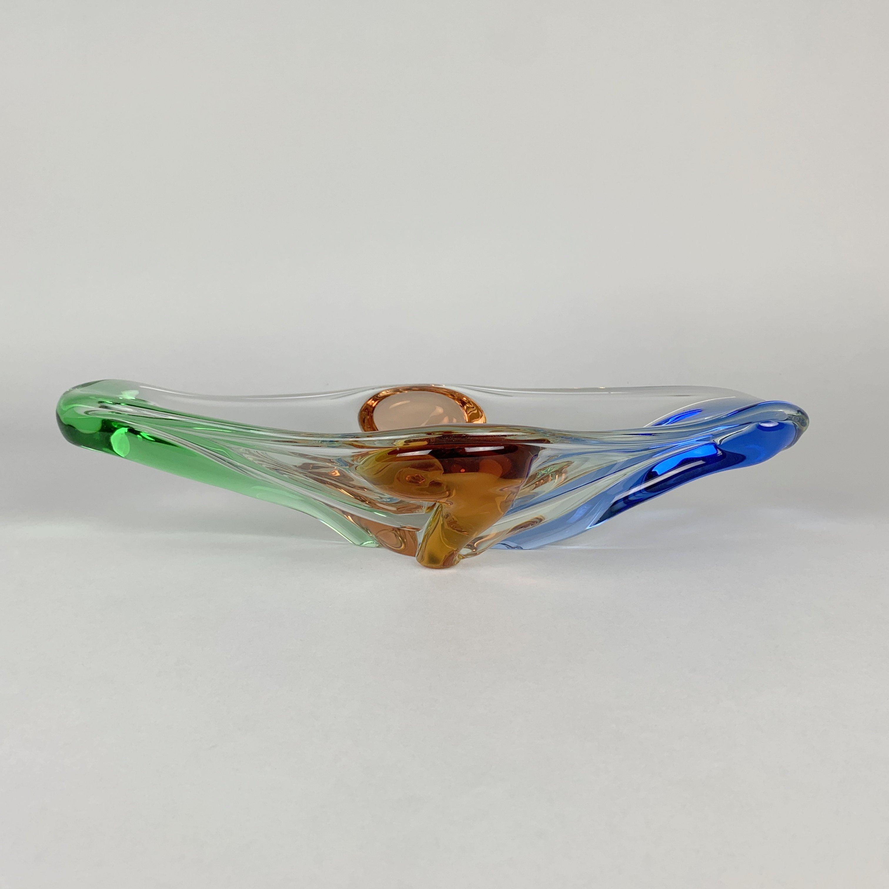 Gorgeous midcentury colored art glass bowl designed by Frantisek Zemek and produced by Mstisov Glassworks, Czechoslovakia in 1950s. The piece is from the Rhapsody collection.