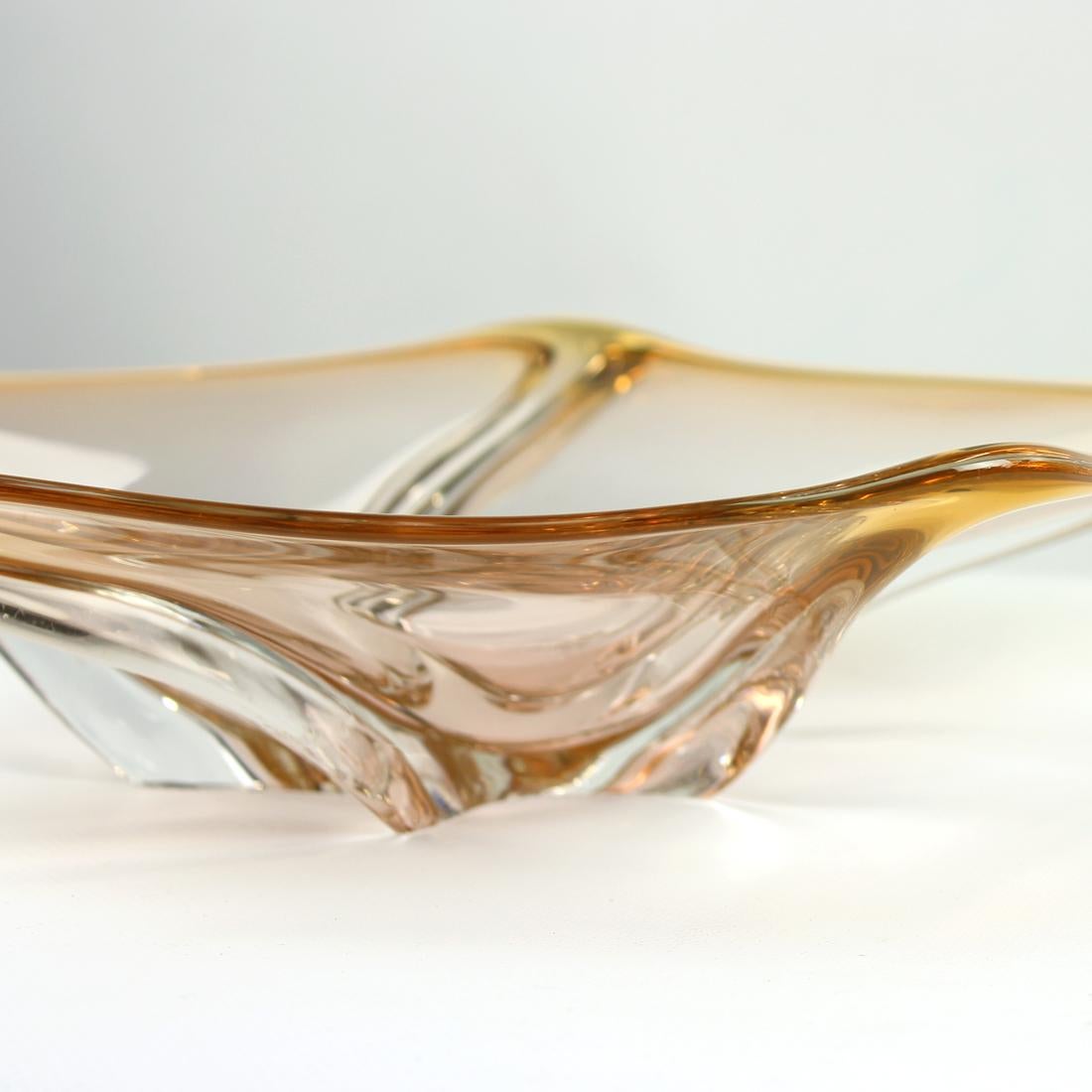 Art Glass Bowl By Frantisek Zemek For Sklarna Mstisov, 1960s In Excellent Condition For Sale In Zohor, SK