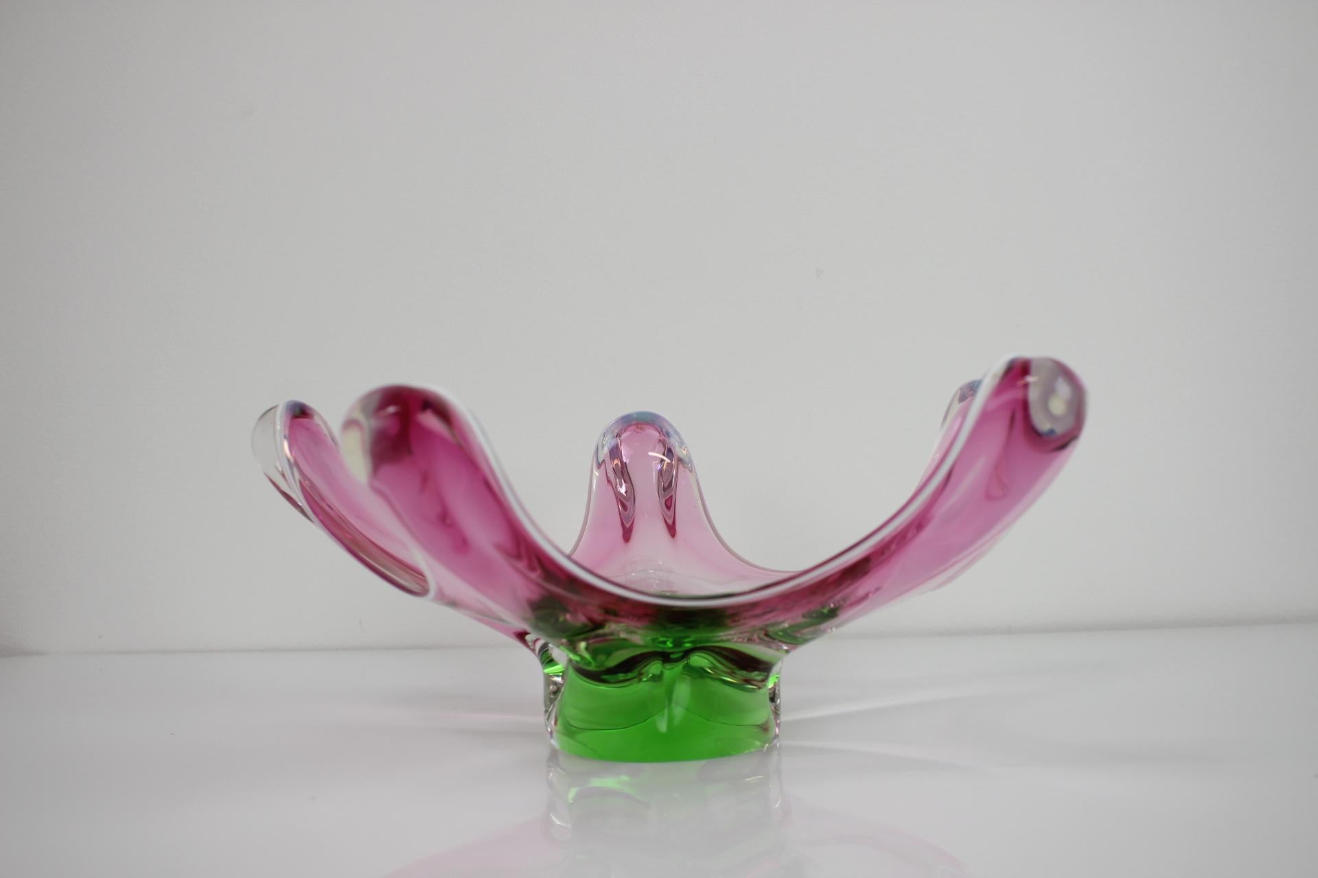 Cuenco de vidrio artístico de Josef Hospodka, Checoslovaquia, años 60 en Excelente estado para la venta en Praha, CZ