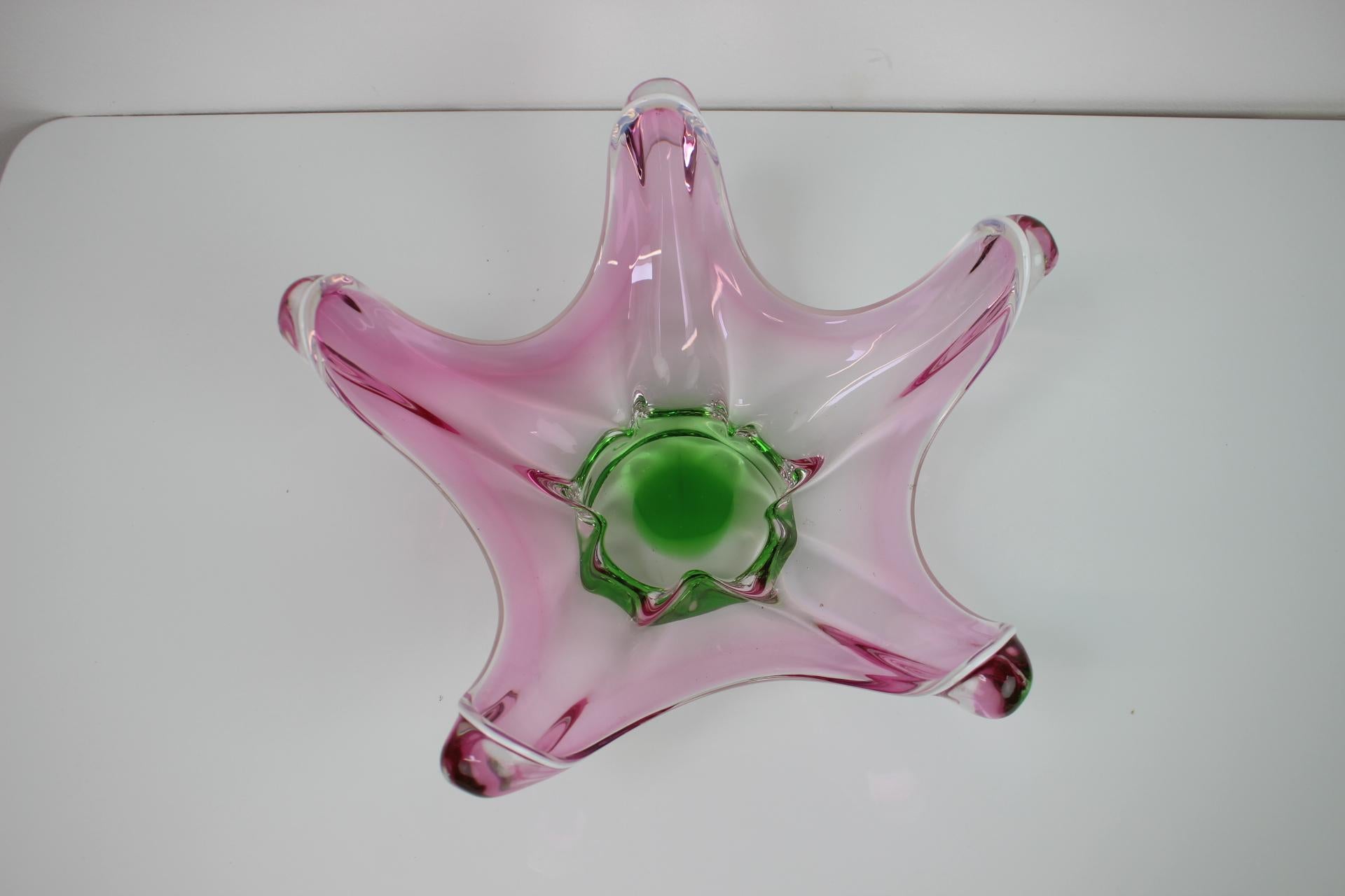 Cuenco de vidrio artístico de Josef Hospodka, Checoslovaquia, años 60 siglo XX en venta