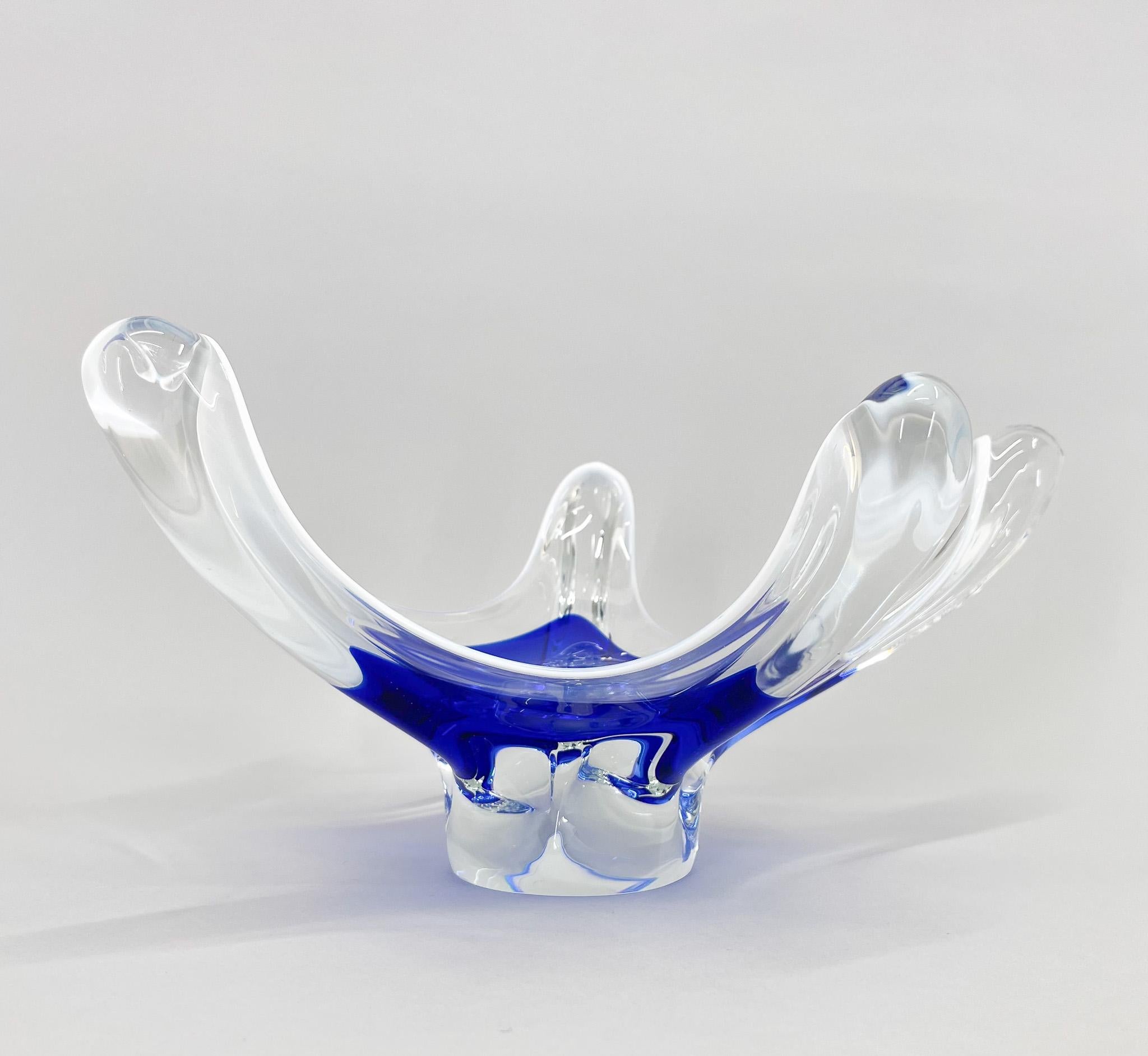 Mid-Century moderno Ciotola in vetro artistico di Josef Hospodka per Chribska Glassworks, anni '60 in vendita
