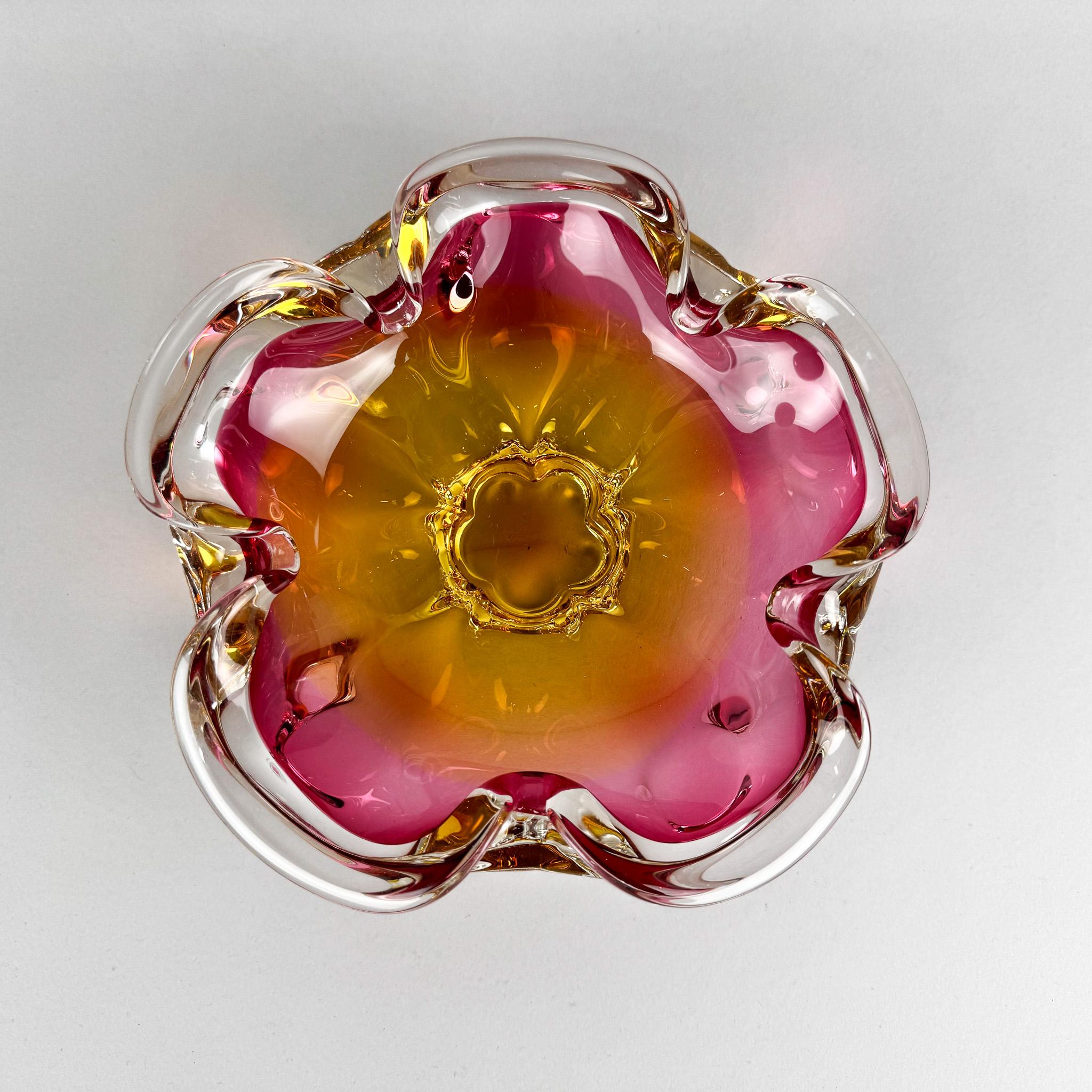 Mid-Century Modern Art Glass Bowl by Josef Hospodka for Chribska Glassworks, 1960's For Sale