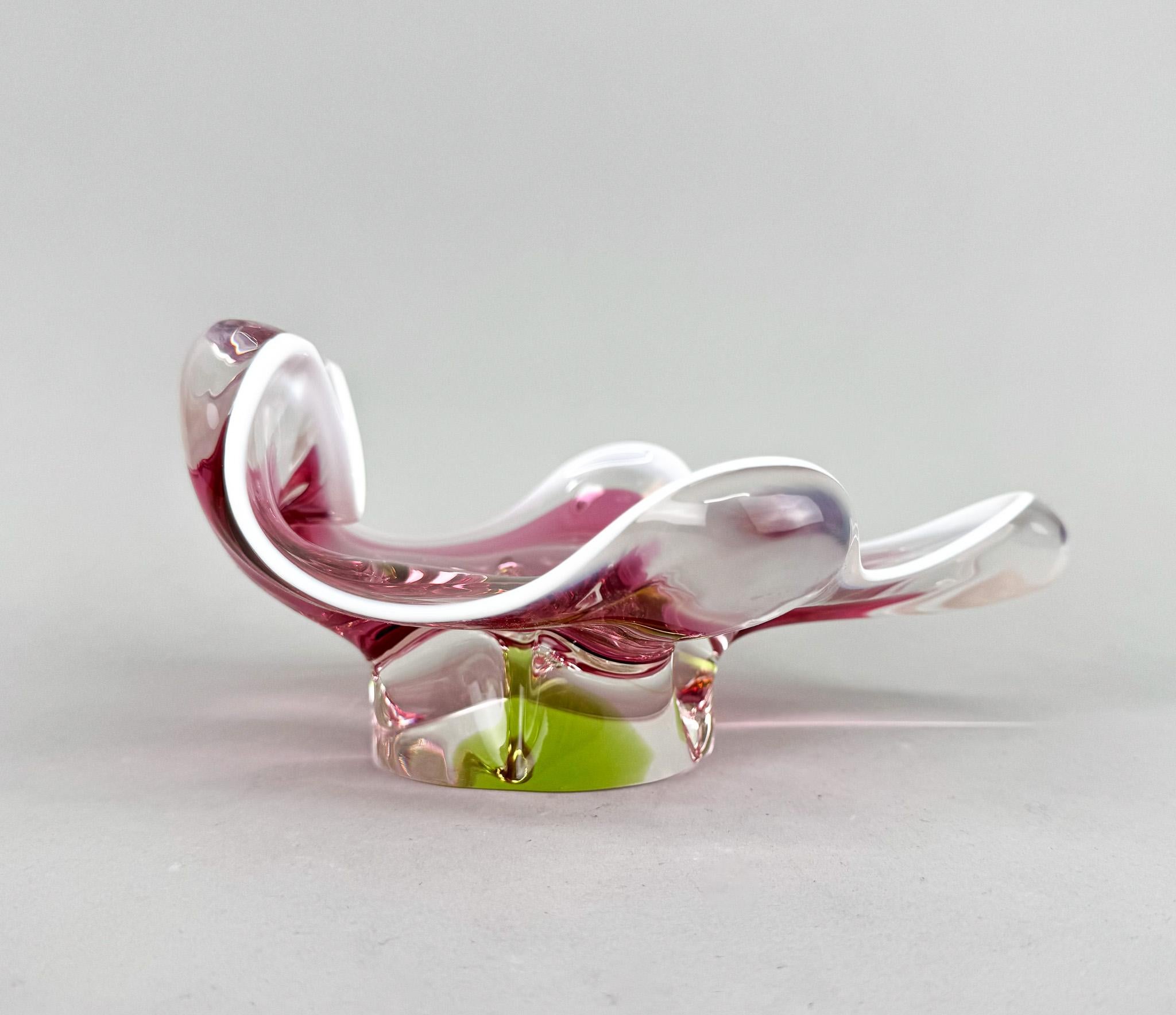 Glasschale aus Kunstglas von Josef Hospodka für Chribska Glassworks, 1960er Jahre (Moderne der Mitte des Jahrhunderts)