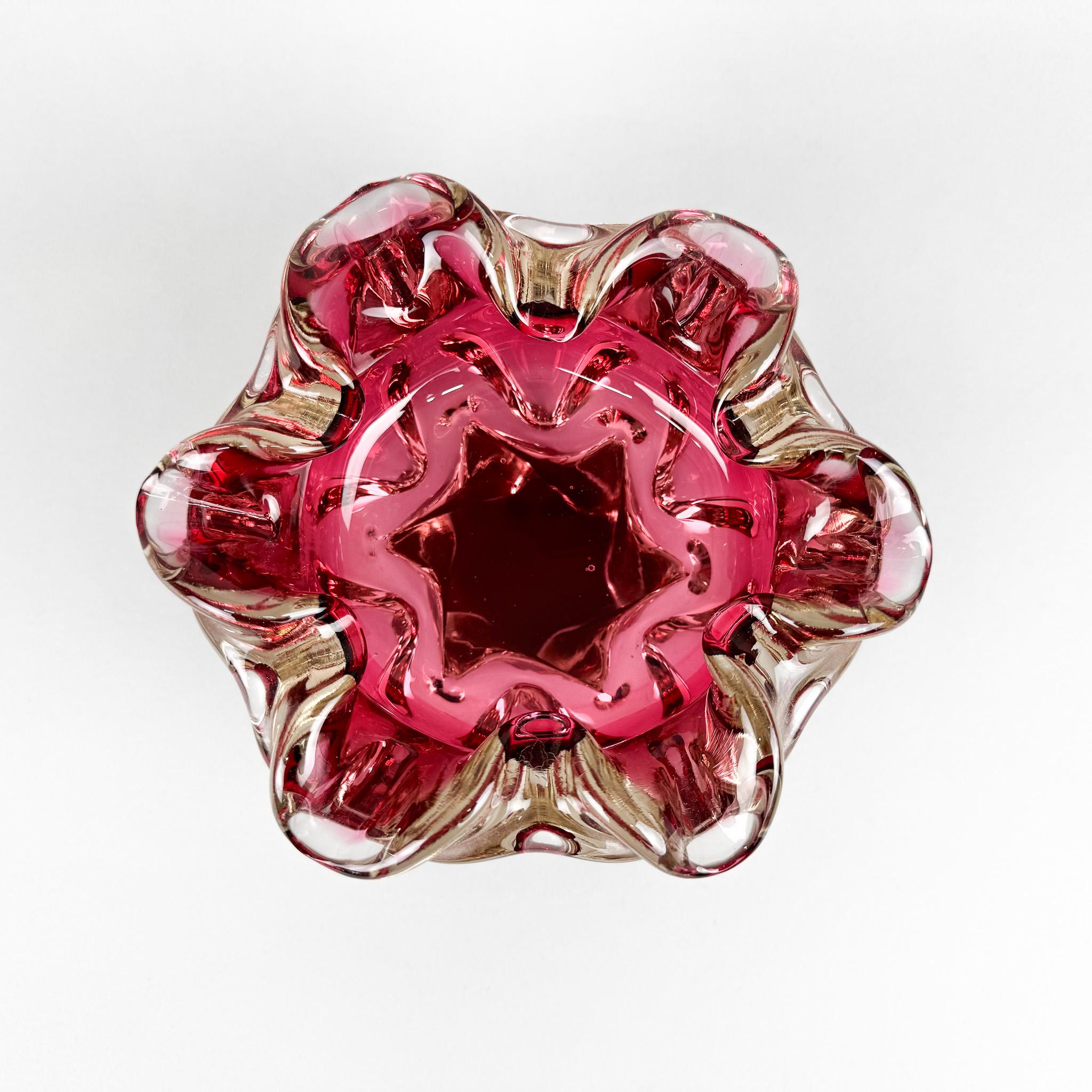 Mid-Century moderno Ciotola in vetro artistico di Josef Hospodka per Chribska Glassworks, anni '60 in vendita