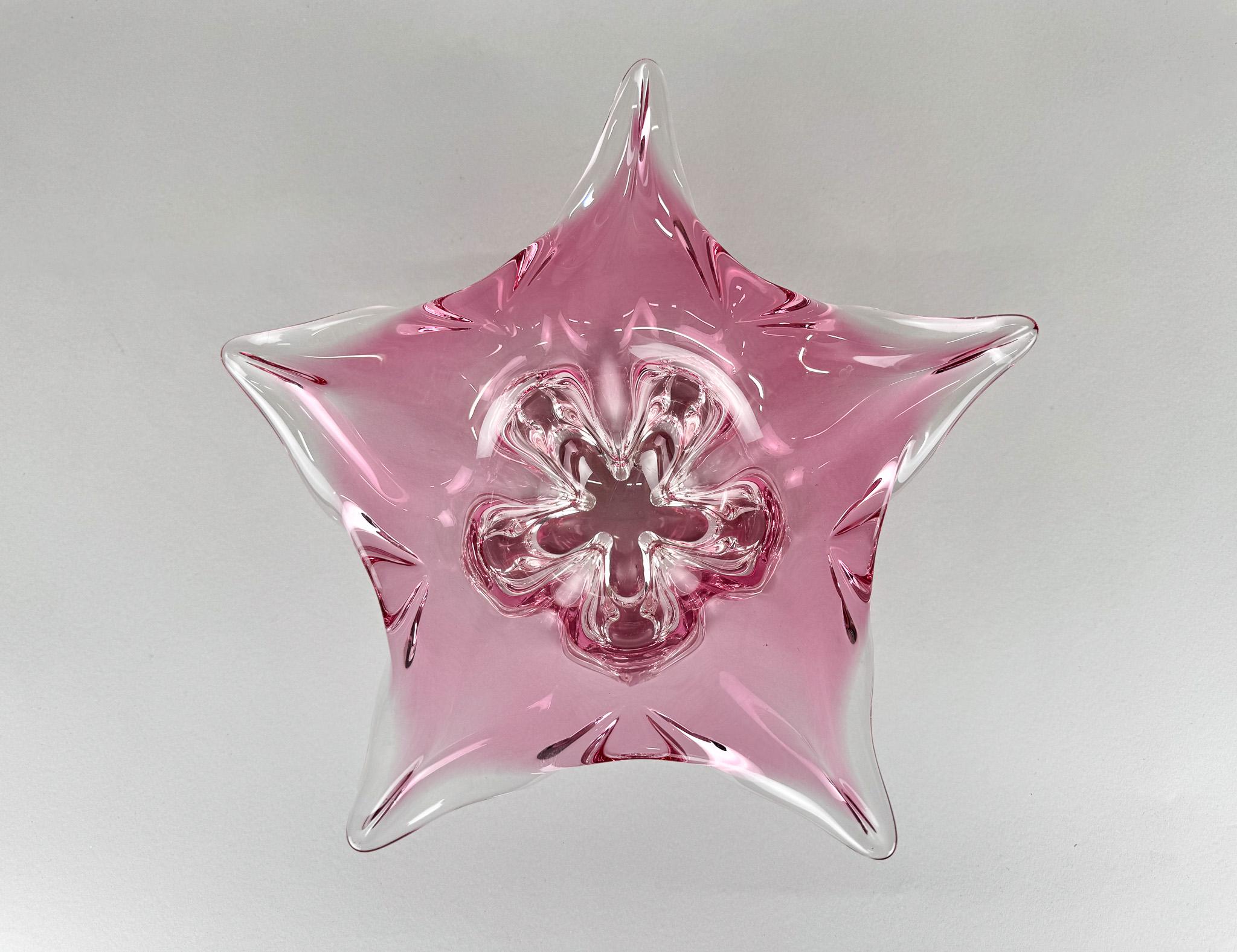 Mid-Century moderno Ciotola in vetro artistico di Josef Hospodka per Chribska Glassworks, anni '60 in vendita