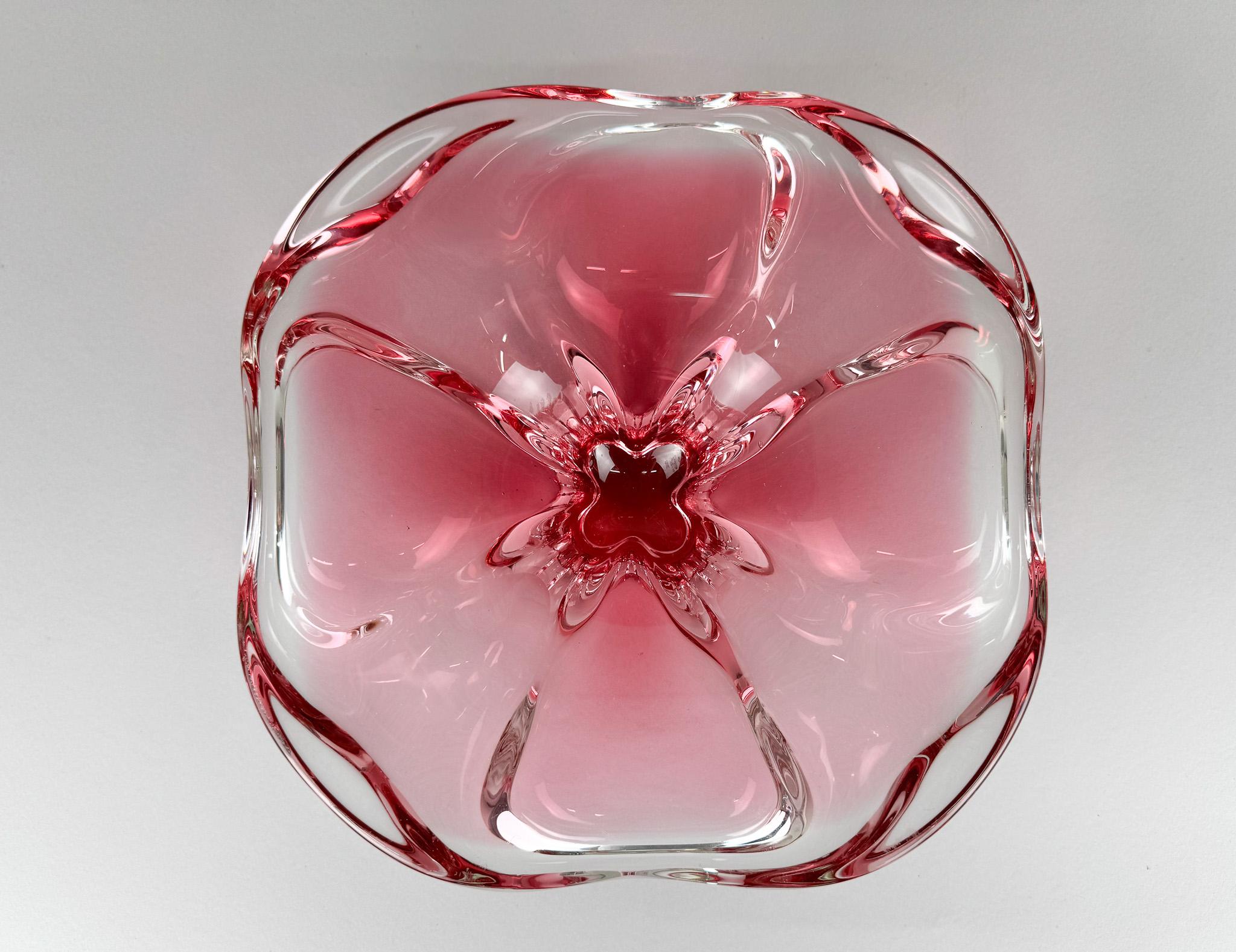 Mid-Century moderno Ciotola in vetro artistico di Josef Hospodka per Chribska Glassworks, anni '60 in vendita