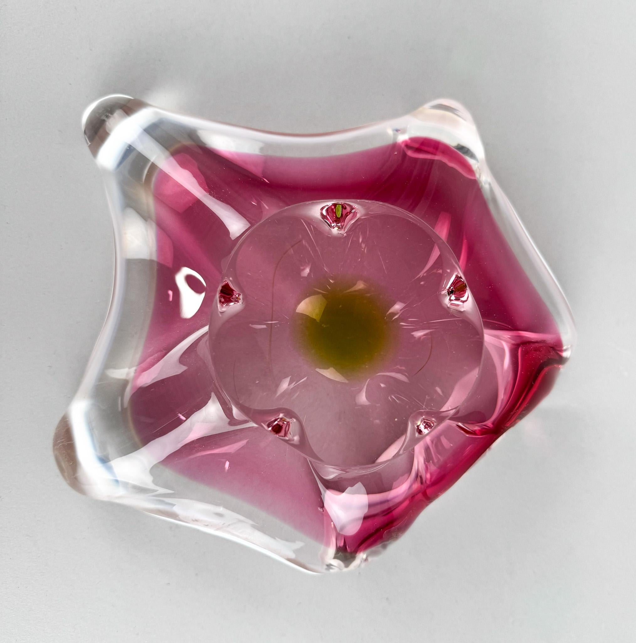 Glasschale aus Kunstglas von Josef Hospodka für Chribska Glassworks, 1960er Jahre (Tschechisch)