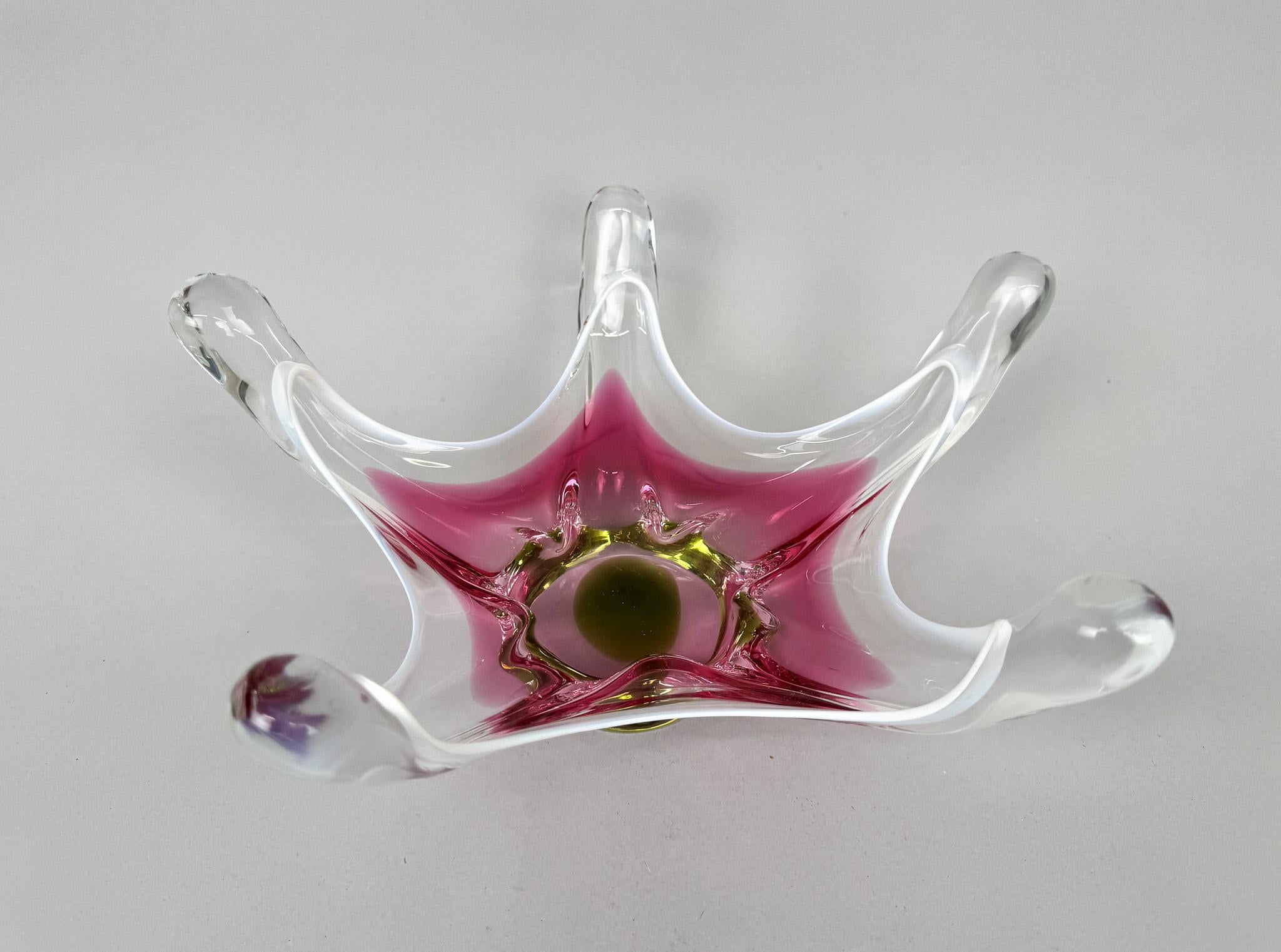 Tchèque Bol en verre d'art de Josef Hospodka pour Chribska Glassworks, années 1960 en vente