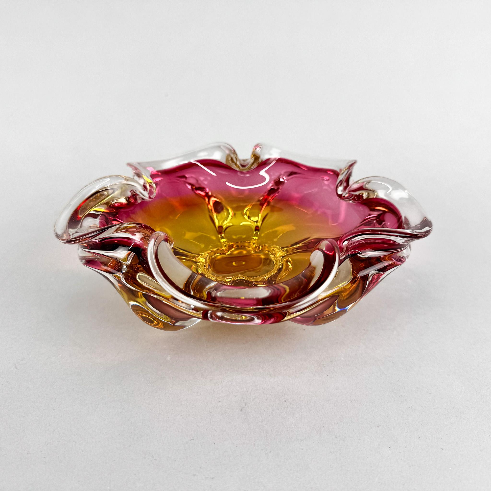 Art Glass Bowl by Josef Hospodka for Chribska Glassworks, 1960's In Good Condition For Sale In Praha, CZ