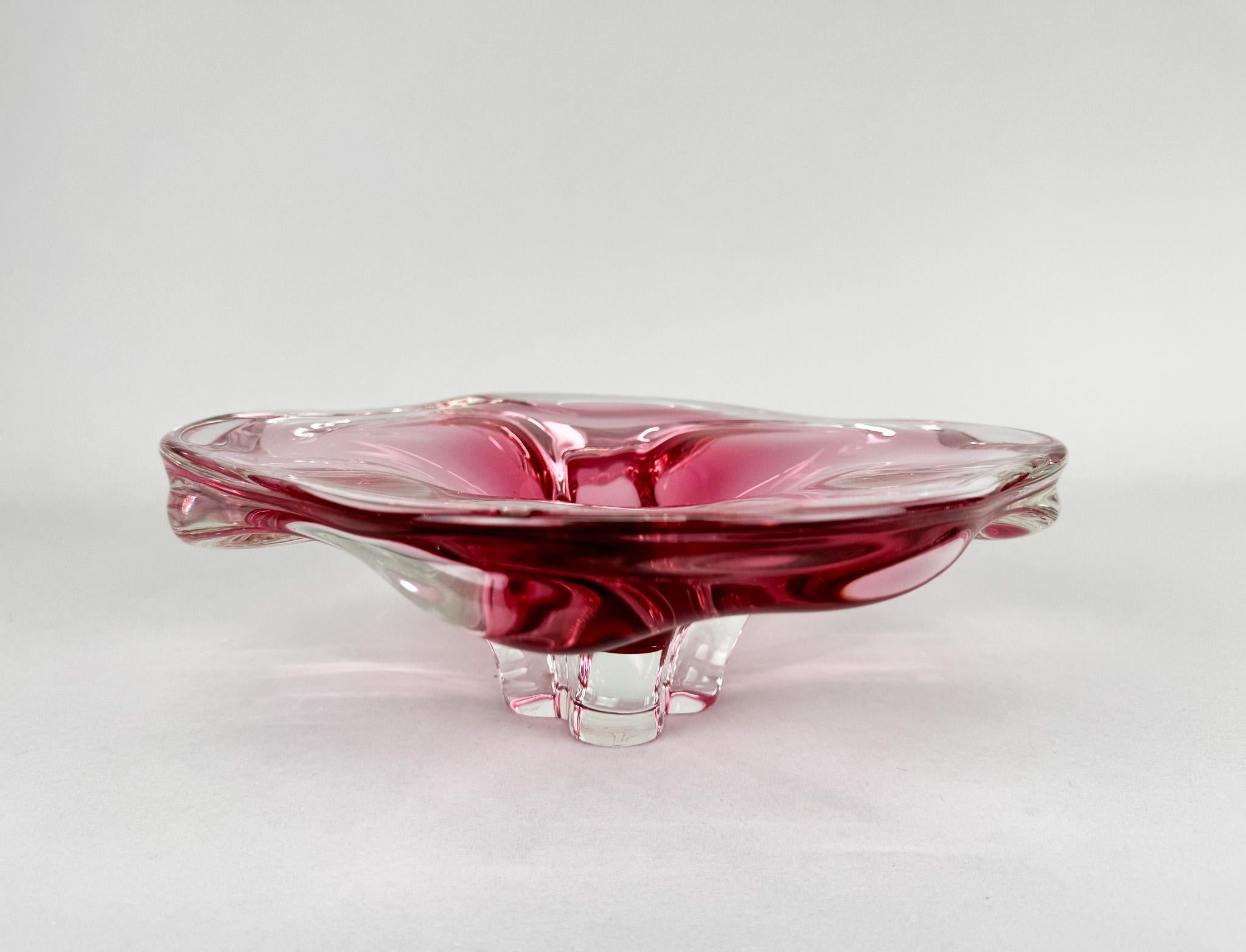 Ciotola in vetro artistico di Josef Hospodka per Chribska Glassworks, anni '60 In condizioni buone in vendita a Praha, CZ