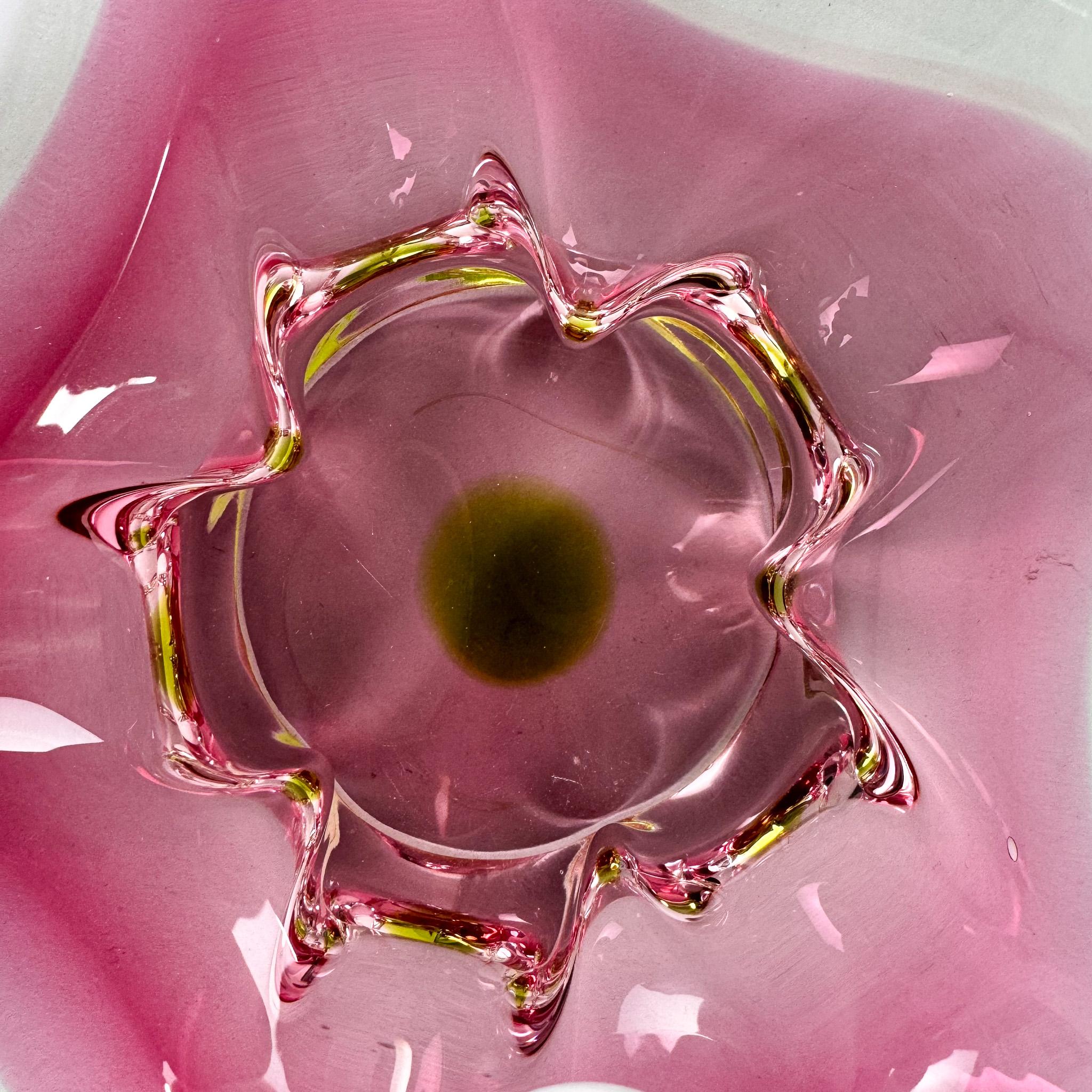 Glasschale aus Kunstglas von Josef Hospodka für Chribska Glassworks, 1960er Jahre (20. Jahrhundert)