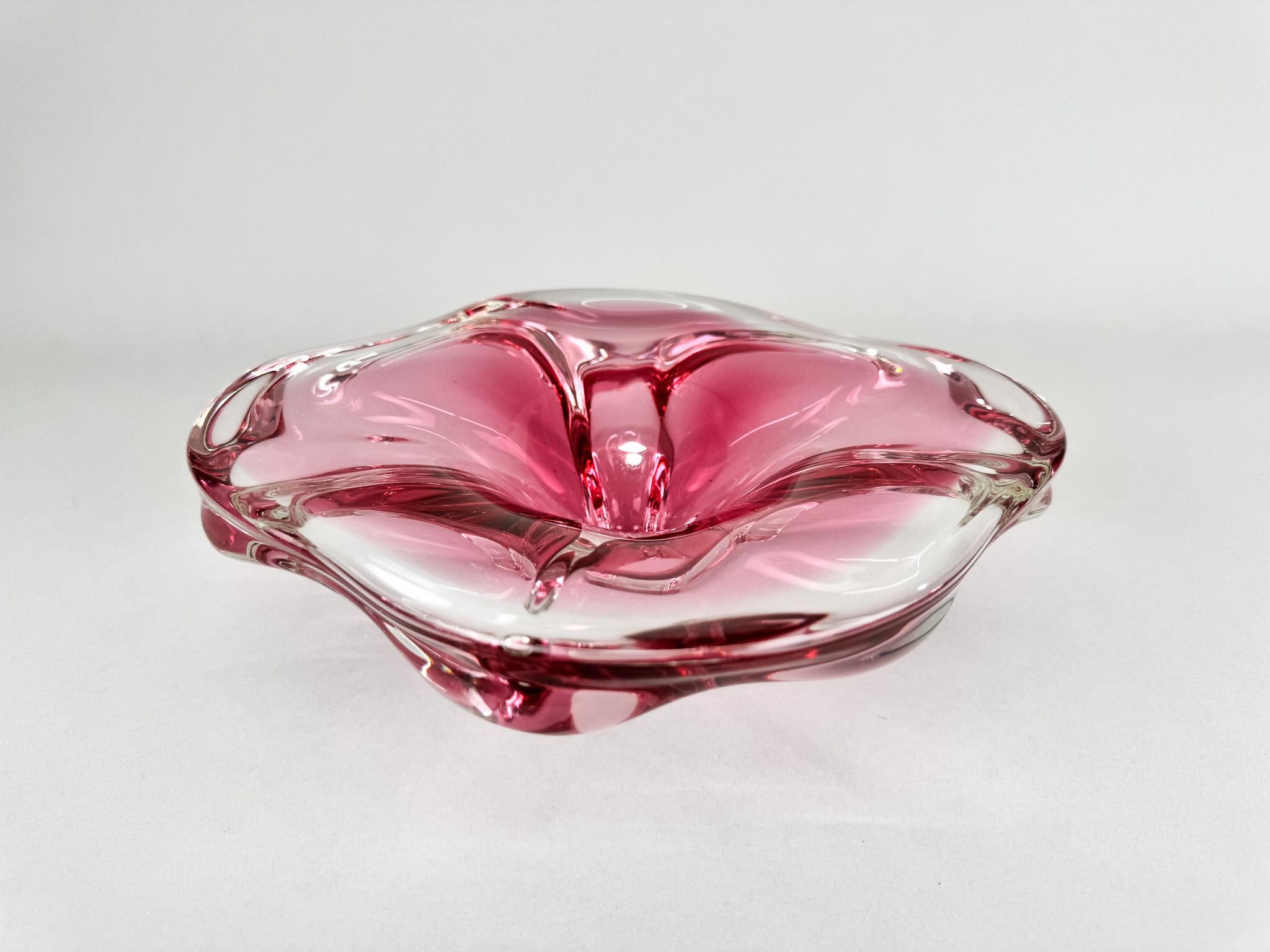 XX secolo Ciotola in vetro artistico di Josef Hospodka per Chribska Glassworks, anni '60 in vendita