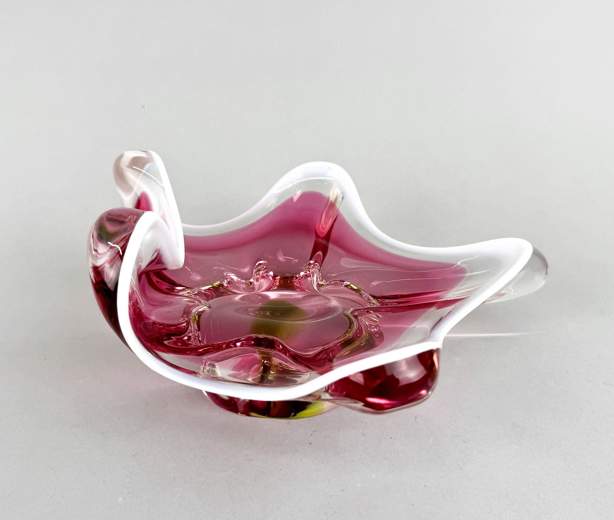 Glasschale aus Kunstglas von Josef Hospodka für Chribska Glassworks, 1960er Jahre 1