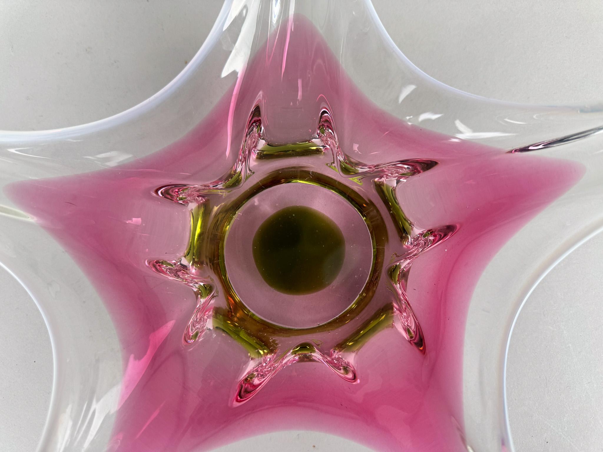 Bol en verre d'art de Josef Hospodka pour Chribska Glassworks, années 1960 en vente 1