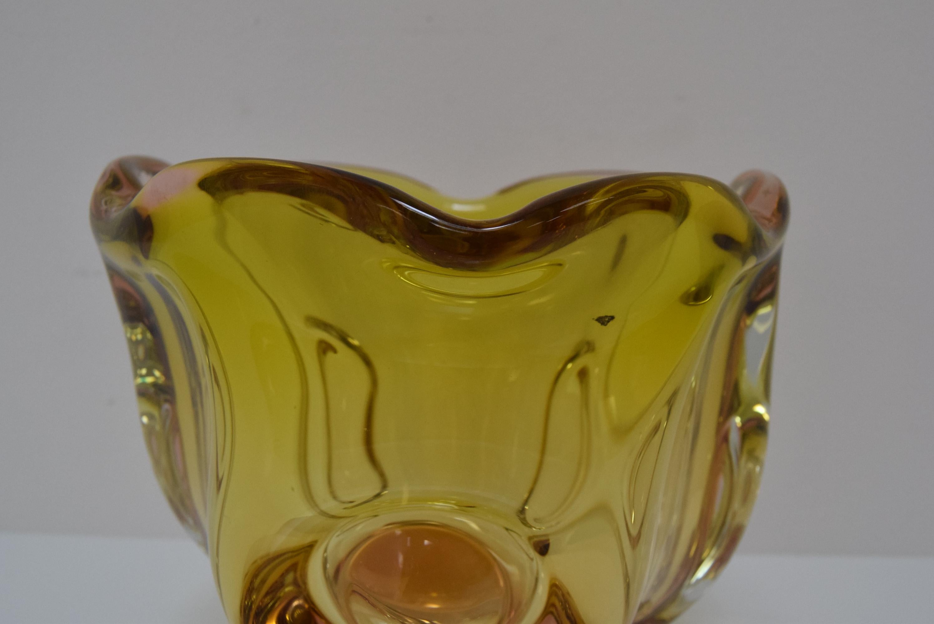Art Glass Bowl  by Josef Hospodka for Glasswork Chribska, 1960's.  For Sale 4