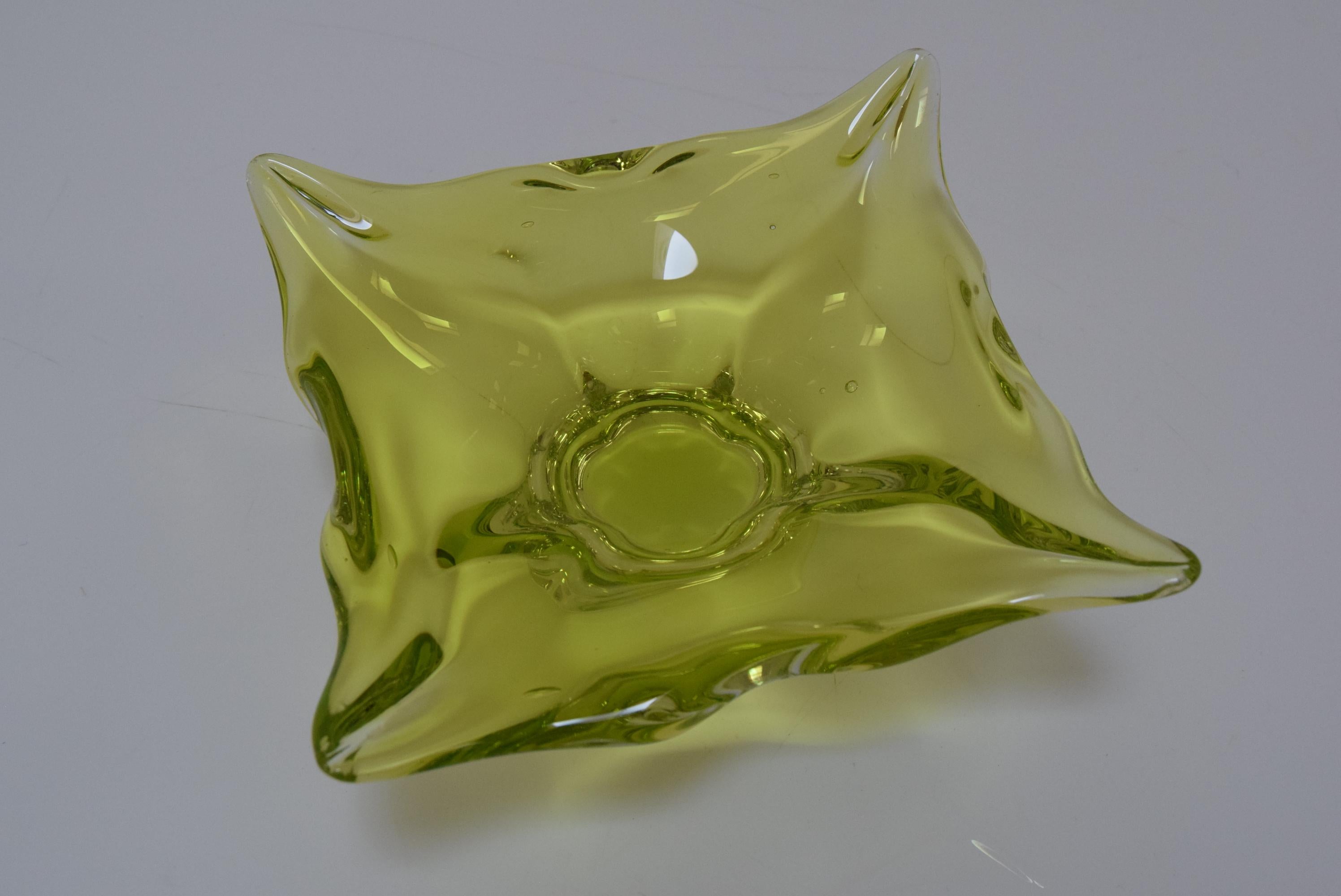 Mid-Century Modern Art Glass Bowl by Josef Hospodka for Glasswork Chribska, 1960s For Sale