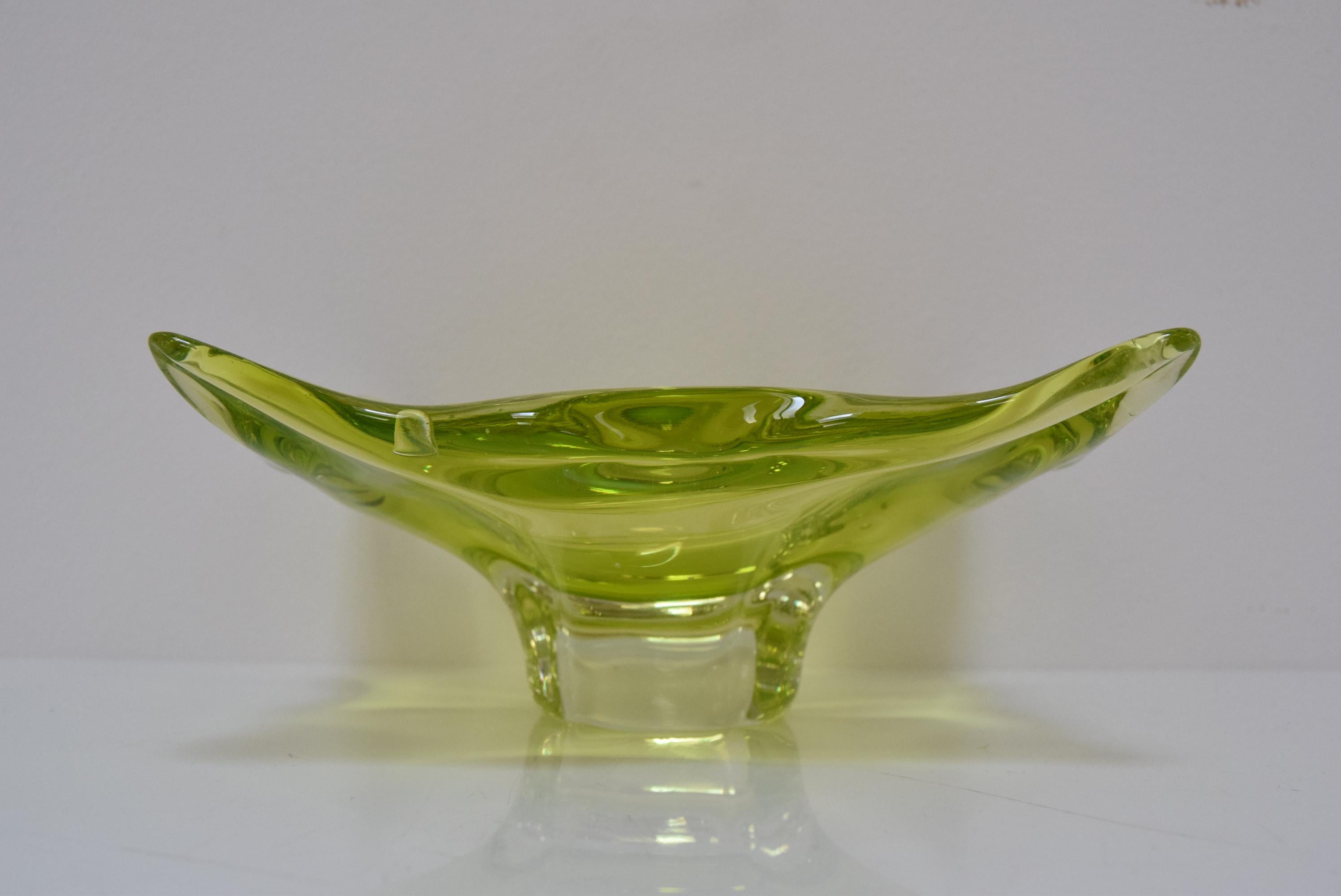 Mid-20th Century Art Glass Bowl by Josef Hospodka for Glasswork Chribska, 1960s For Sale