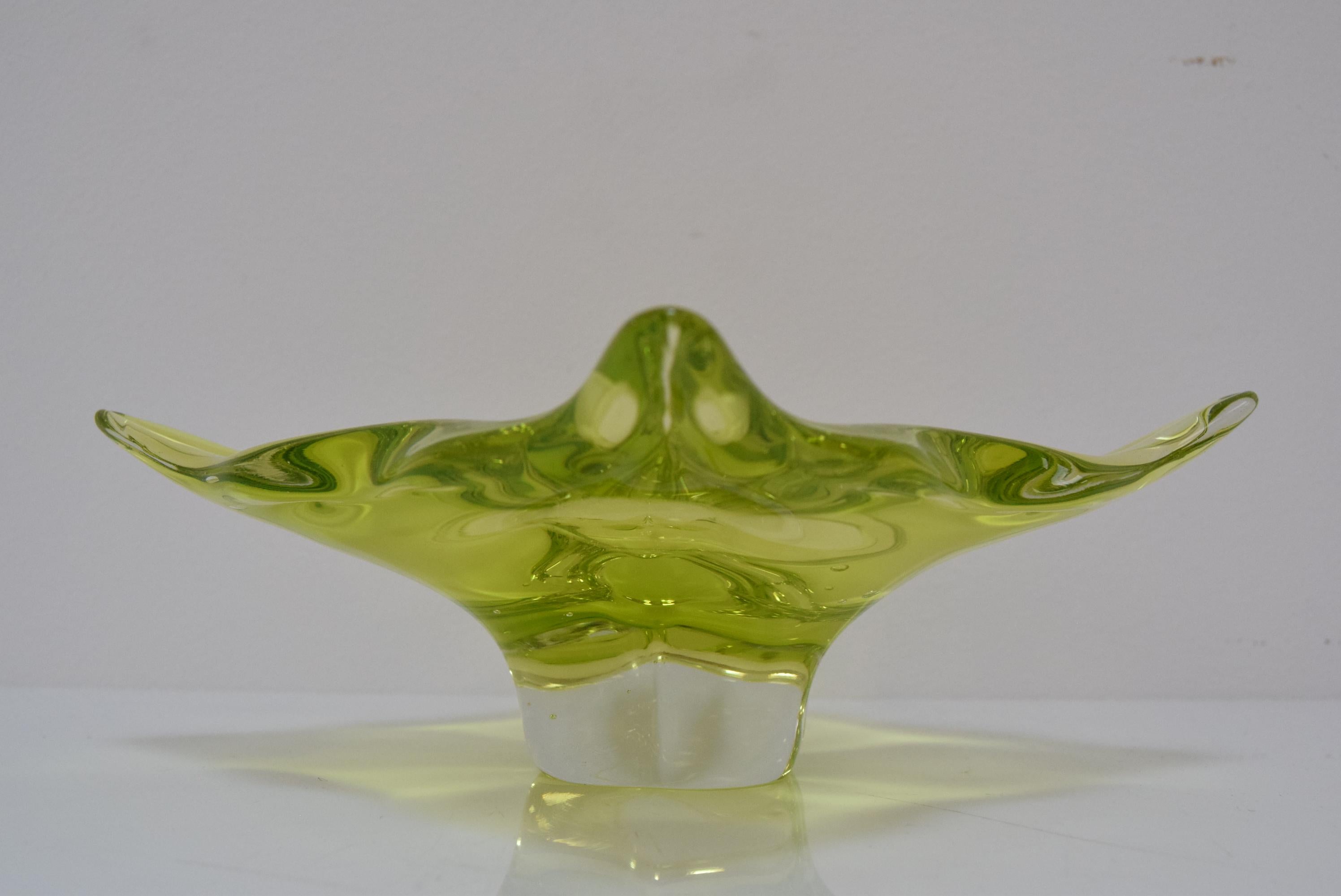 Art Glass Bowl by Josef Hospodka for Glasswork Chribska, 1960s For Sale 1