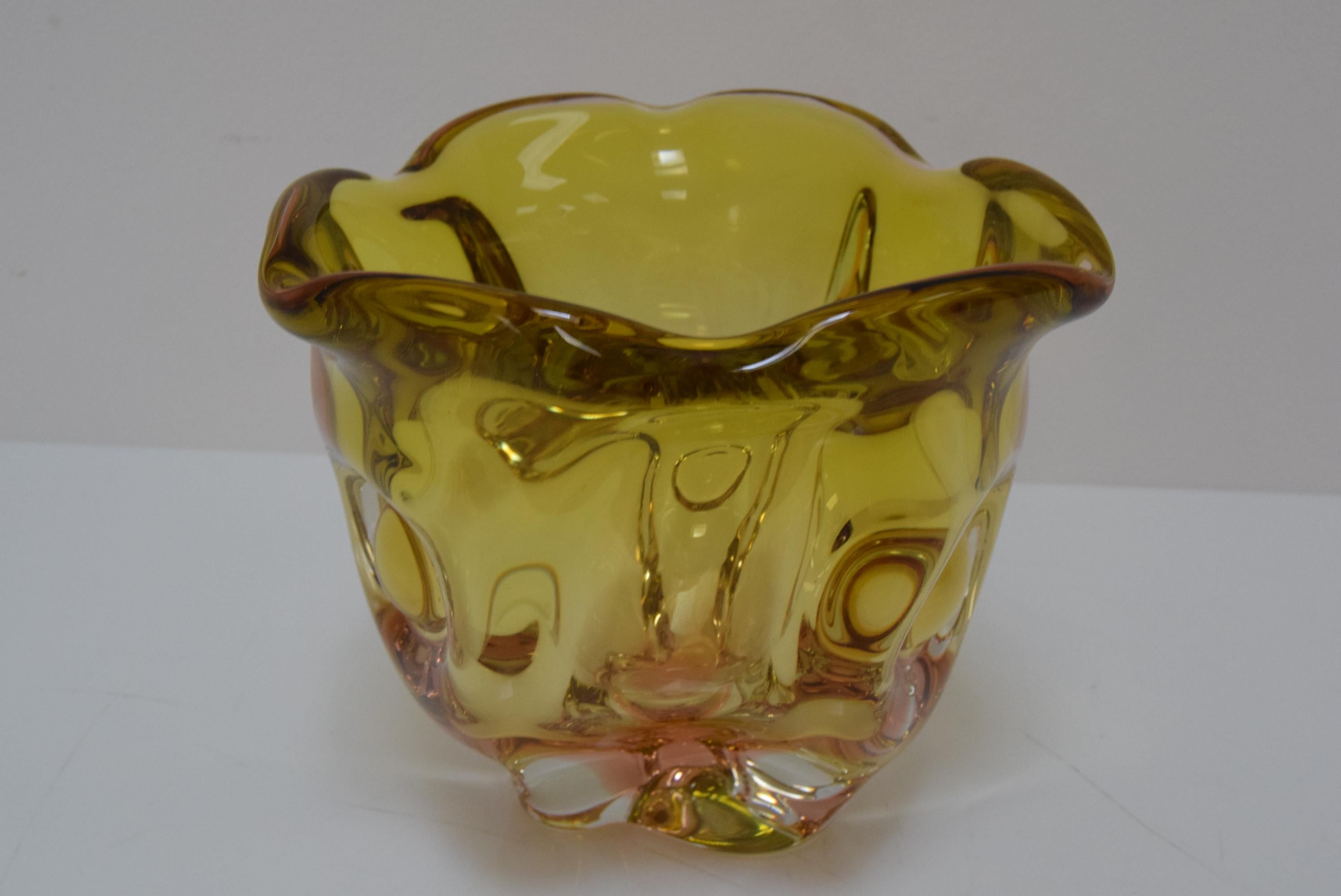Art Glass Bowl  by Josef Hospodka for Glasswork Chribska, 1960's.  For Sale 2