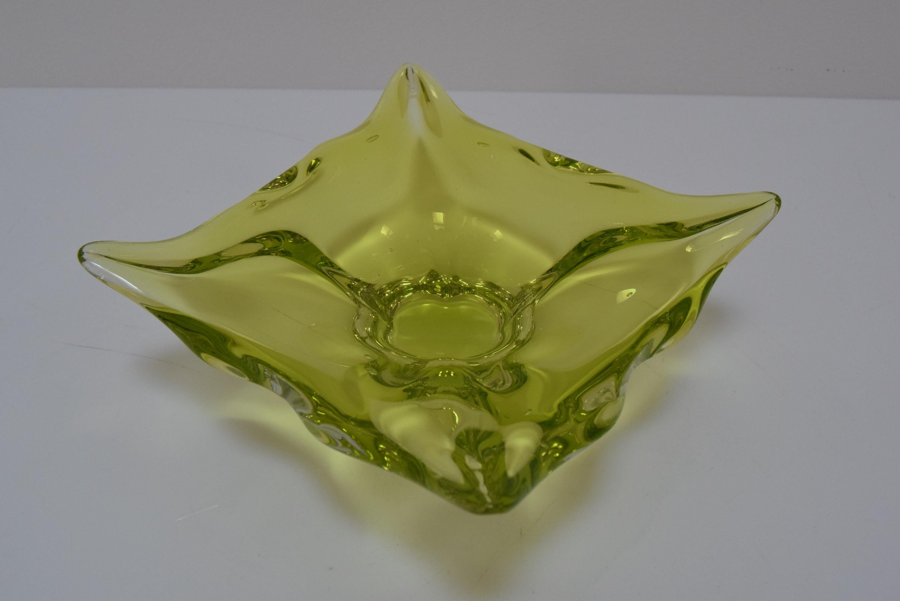 Art Glass Bowl by Josef Hospodka for Glasswork Chribska, 1960s For Sale 2